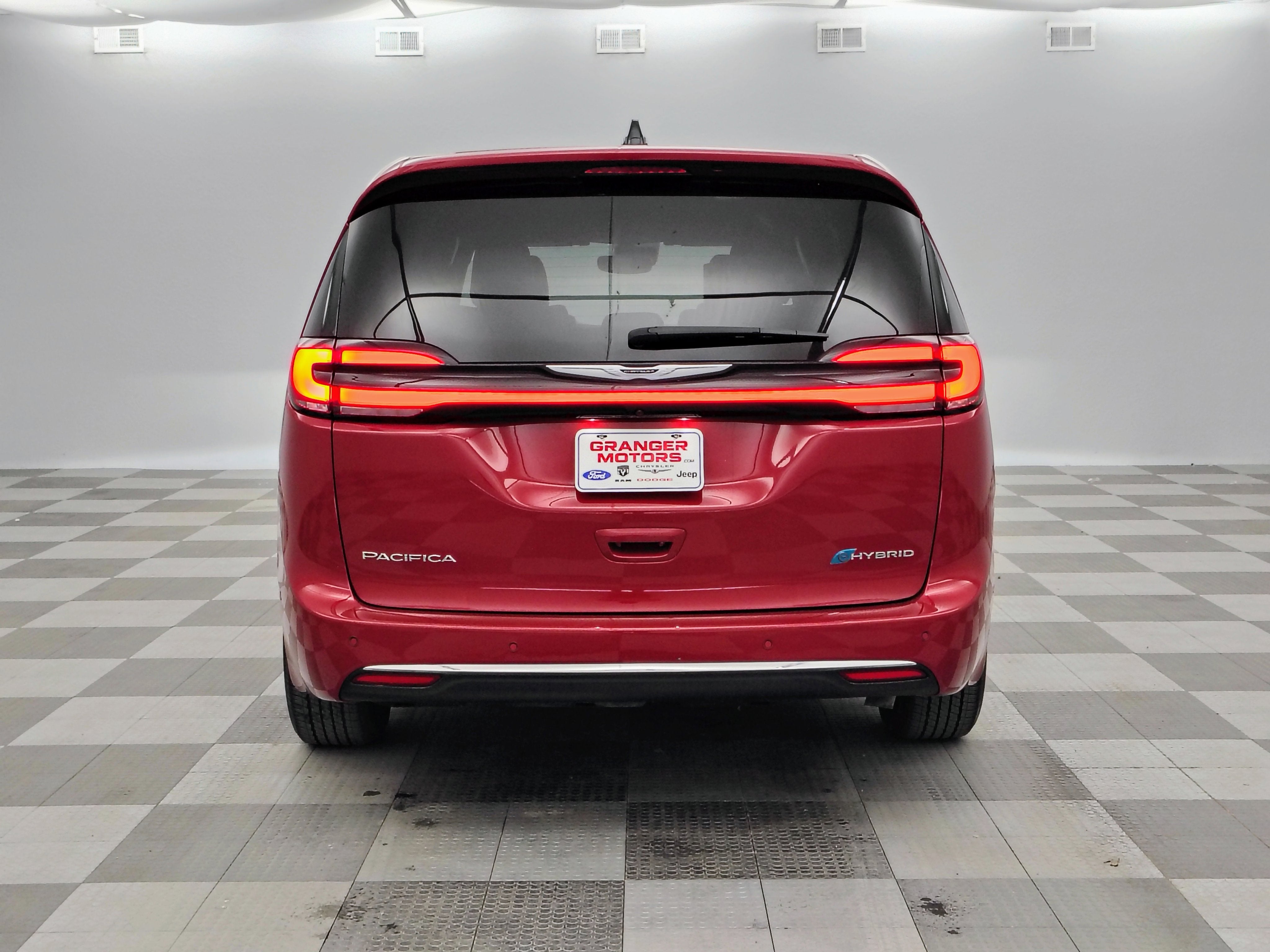 2025 Chrysler Pacifica Hybrid Select
