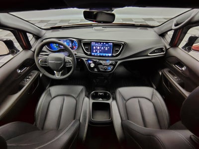 2025 Chrysler Pacifica Hybrid Select