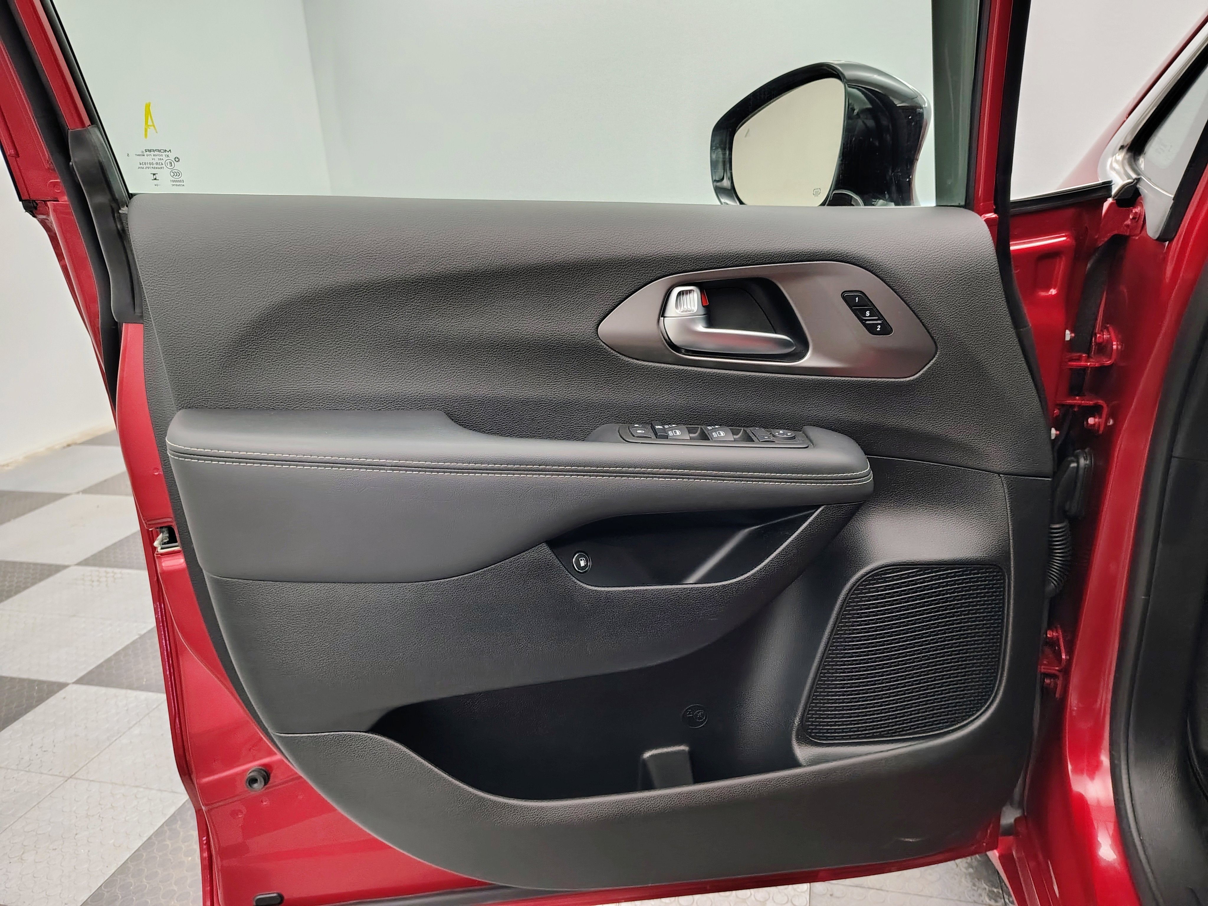 2025 Chrysler Pacifica Hybrid Select