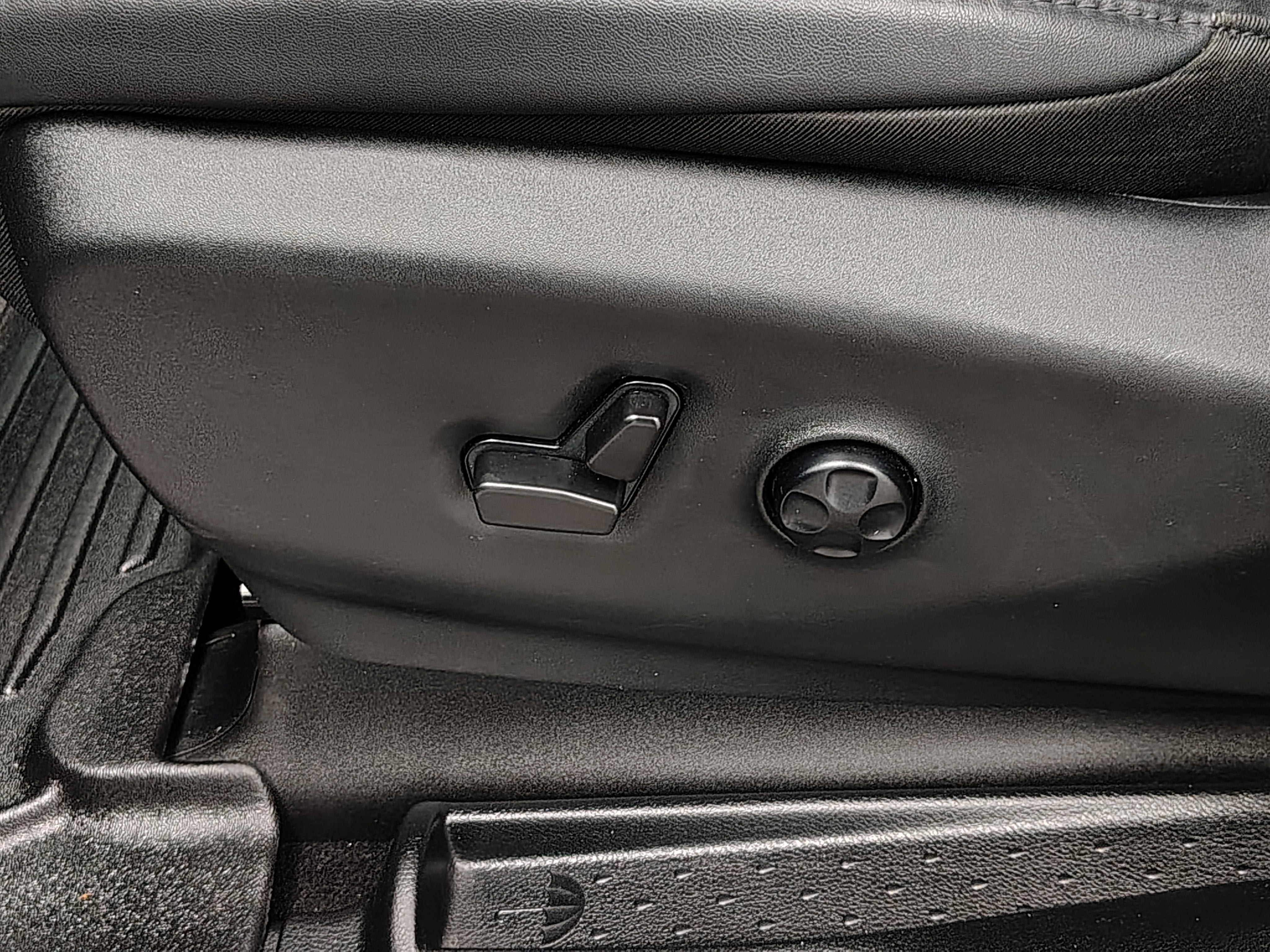 2025 Chrysler Pacifica Hybrid Select