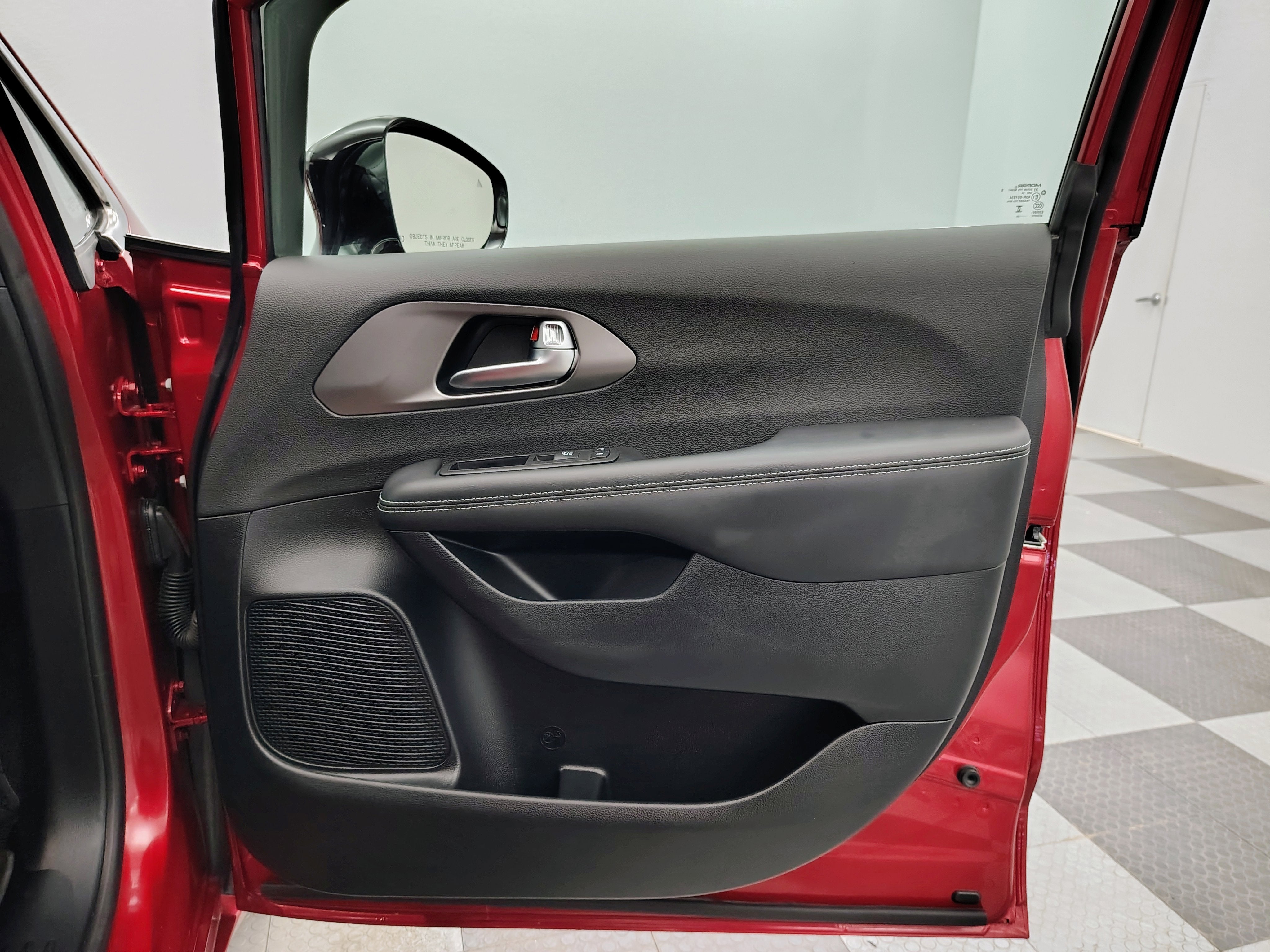 2025 Chrysler Pacifica Hybrid Select
