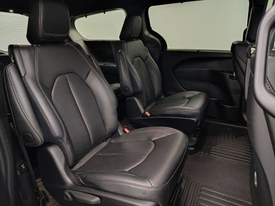 2025 Chrysler Pacifica Hybrid Select