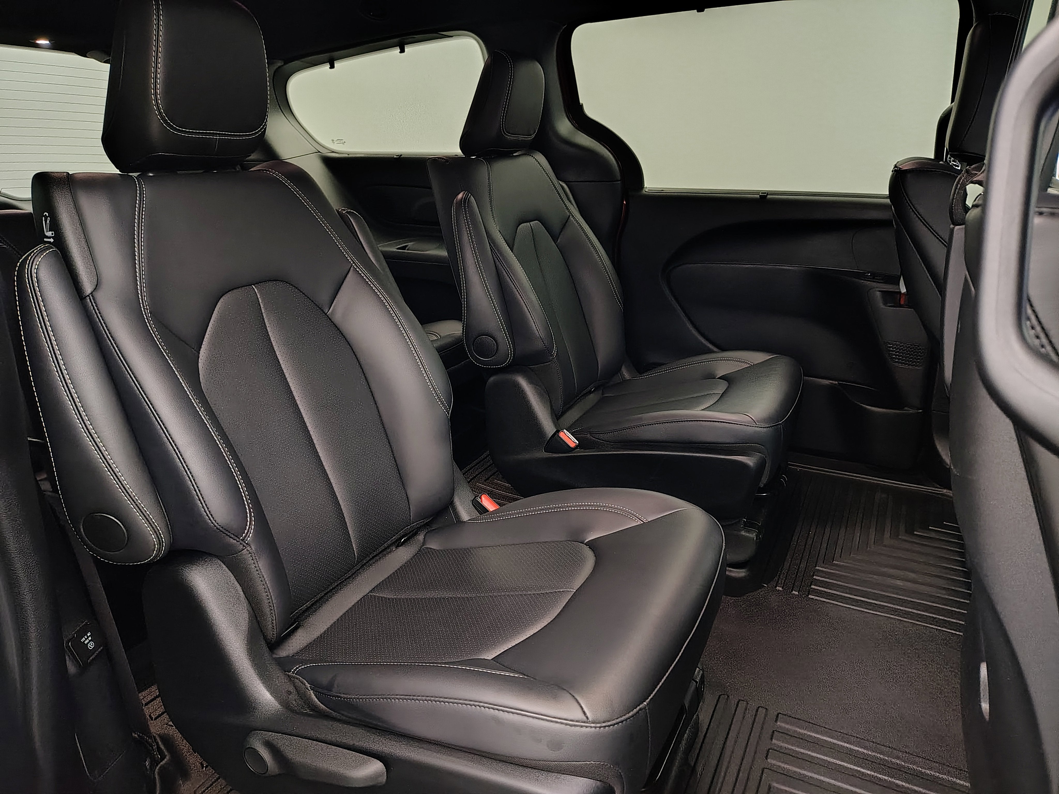 2025 Chrysler Pacifica Hybrid Select