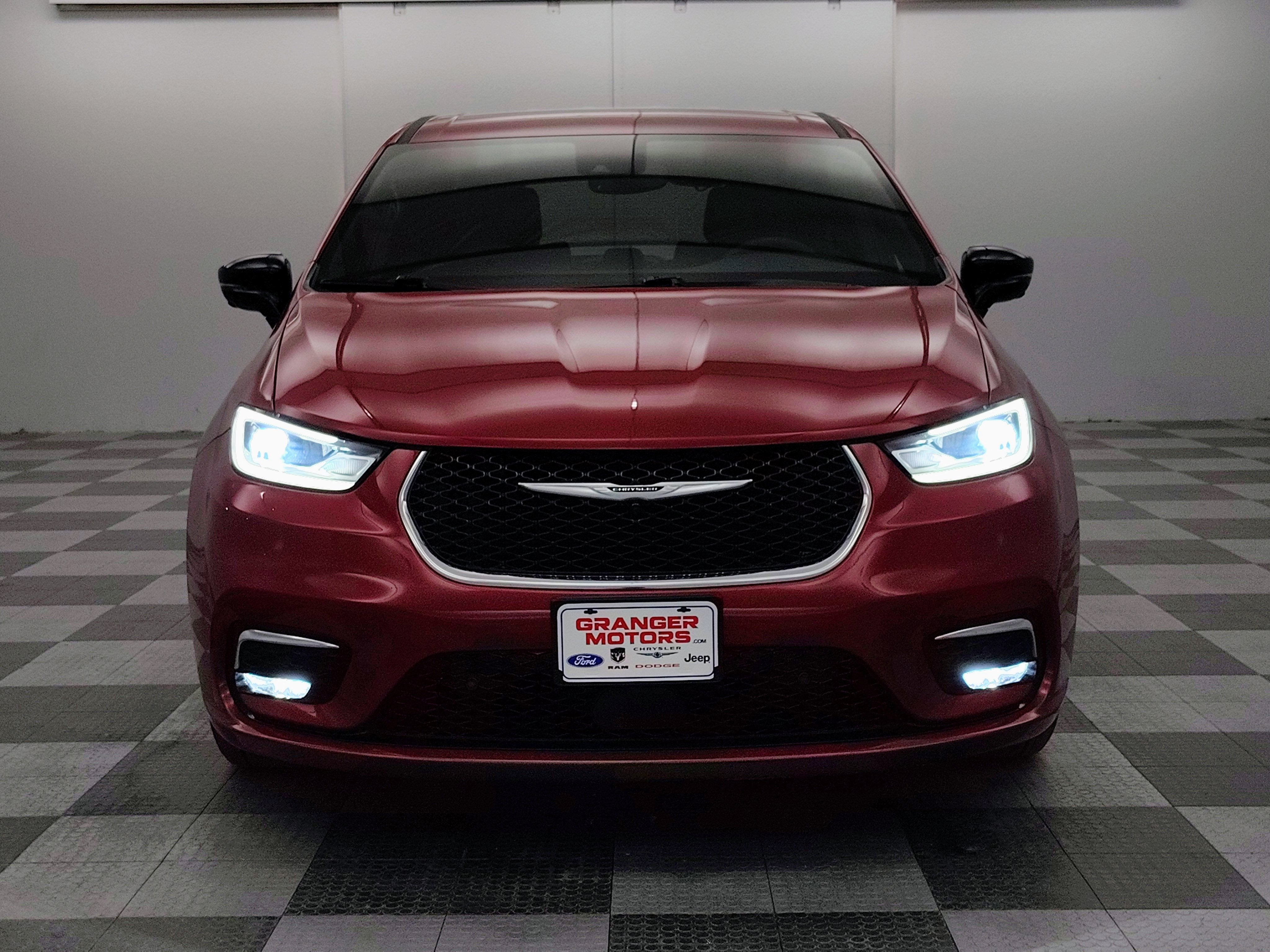 2025 Chrysler Pacifica Hybrid Select
