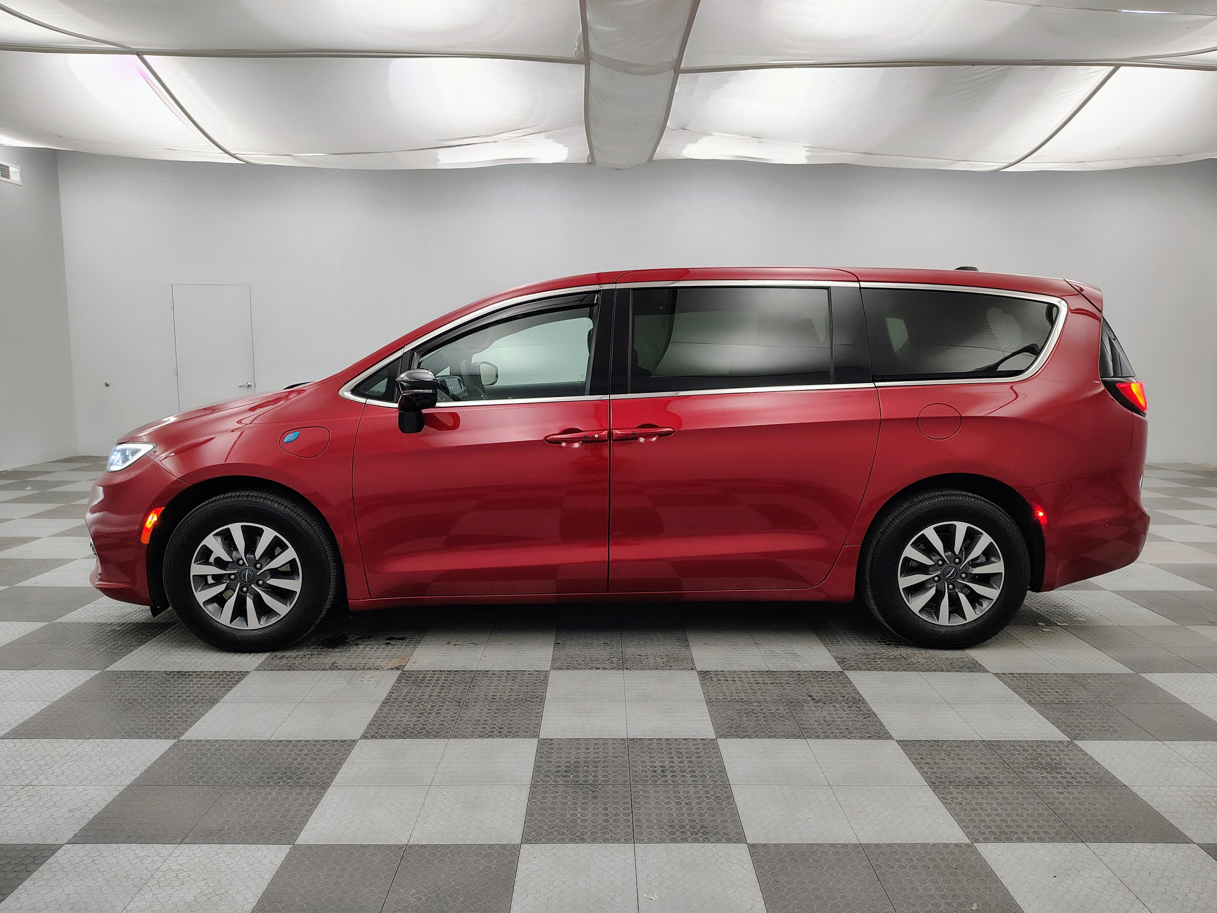 2025 Chrysler Pacifica Hybrid Select