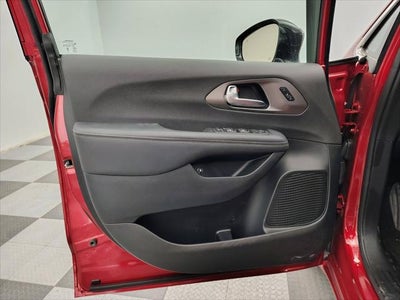 2025 Chrysler Pacifica Hybrid Select