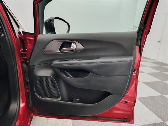 2025 Chrysler Pacifica Hybrid Select
