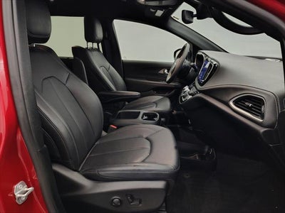 2025 Chrysler Pacifica Hybrid Select