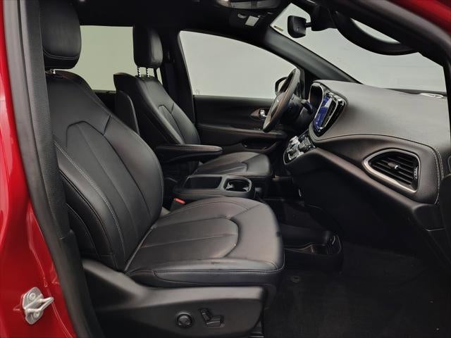 2025 Chrysler Pacifica Hybrid Select