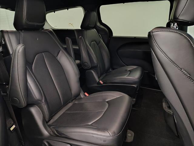 2025 Chrysler Pacifica Hybrid Select