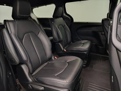 2025 Chrysler Pacifica Hybrid Select