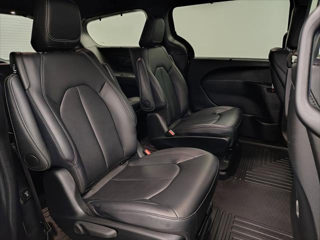 2025 Chrysler Pacifica Hybrid Select