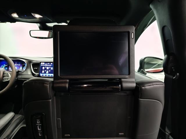 2025 Chrysler Pacifica Hybrid Select