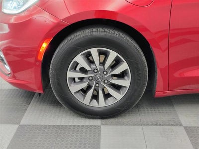 2025 Chrysler Pacifica Hybrid Select