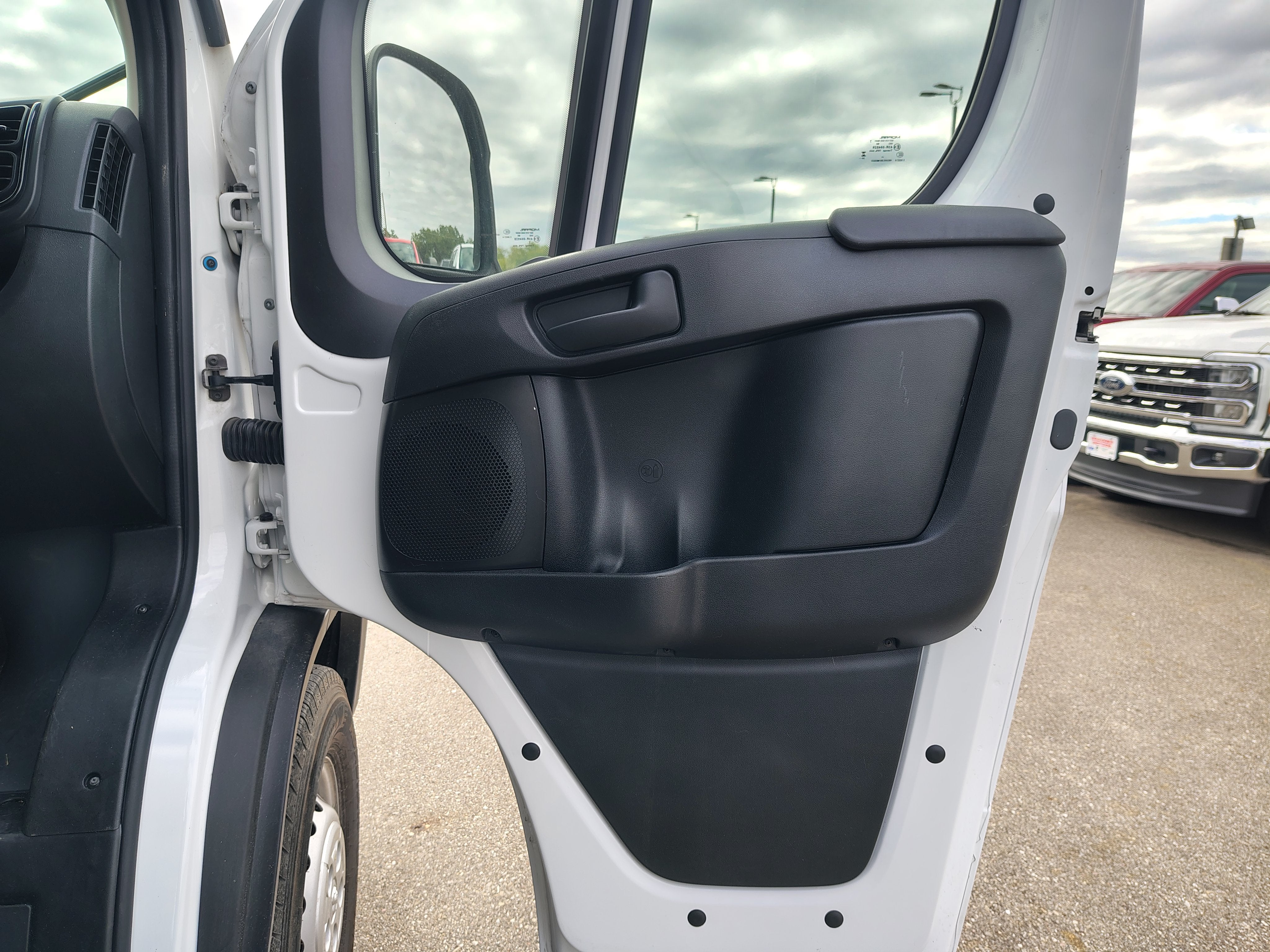 2025 RAM ProMaster 2500 136 WB Low Roof Cargo