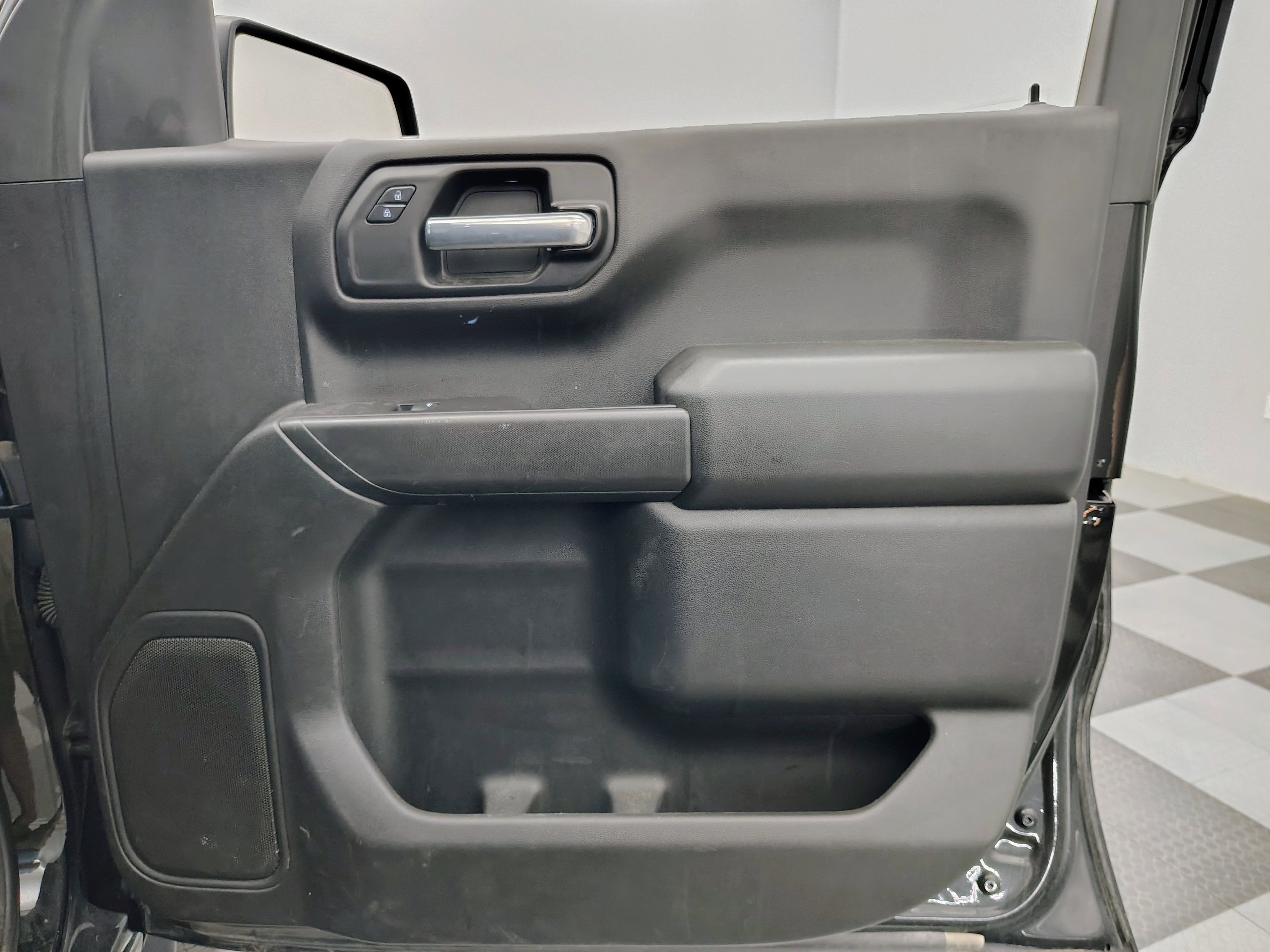 2021 Chevrolet Silverado 1500 4WD Crew Cab Short Bed Custom
