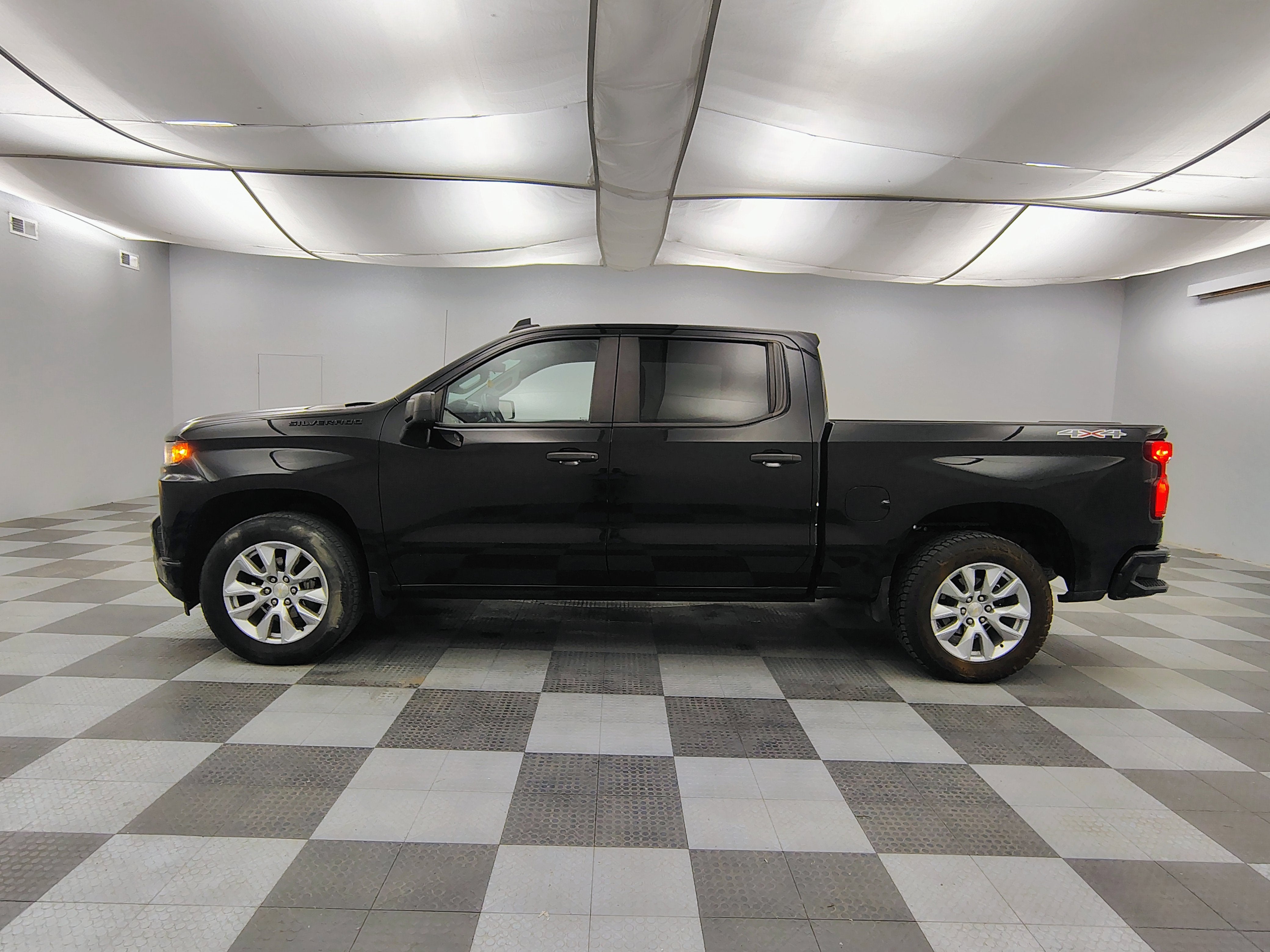 2021 Chevrolet Silverado 1500 4WD Crew Cab Short Bed Custom