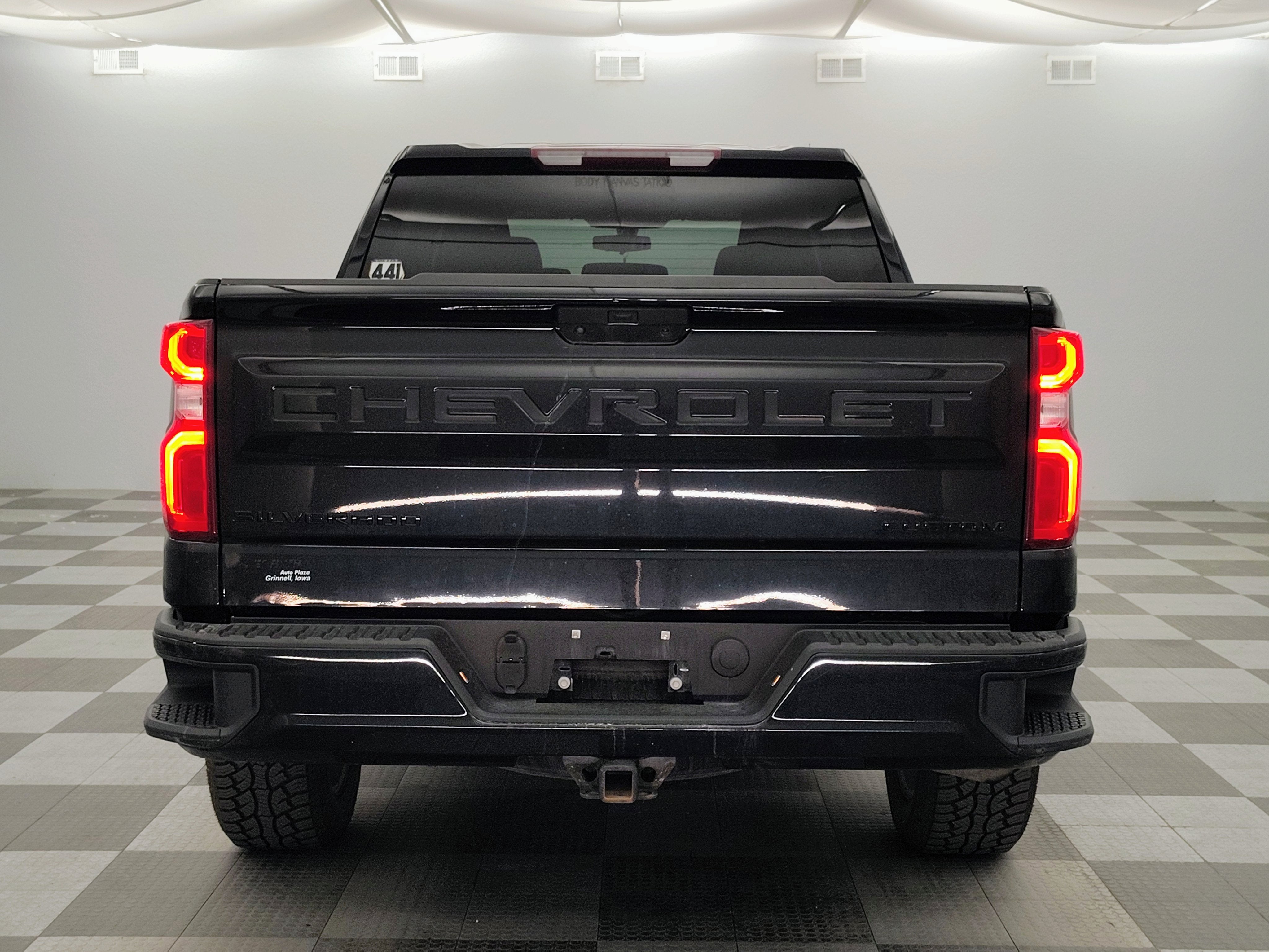 2021 Chevrolet Silverado 1500 4WD Crew Cab Short Bed Custom