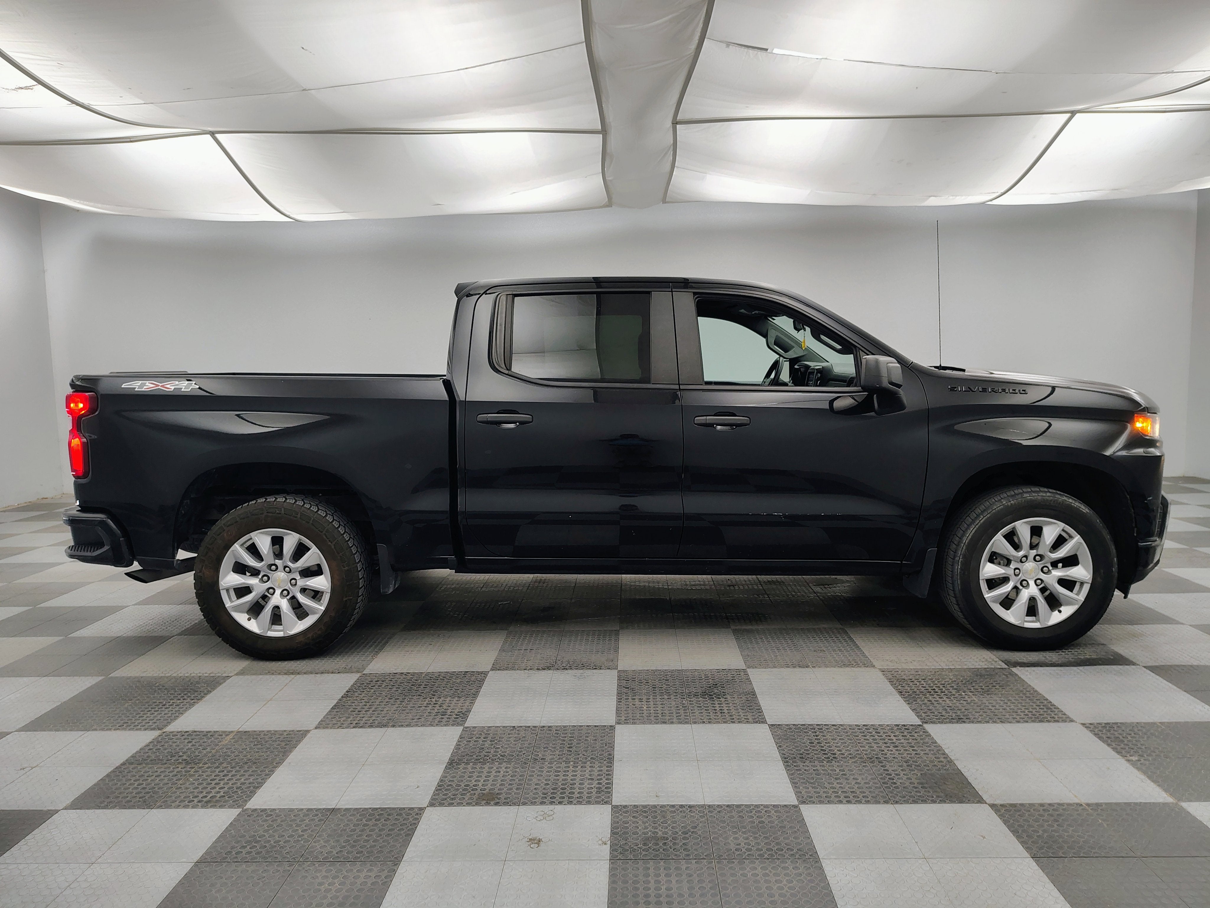 2021 Chevrolet Silverado 1500 4WD Crew Cab Short Bed Custom