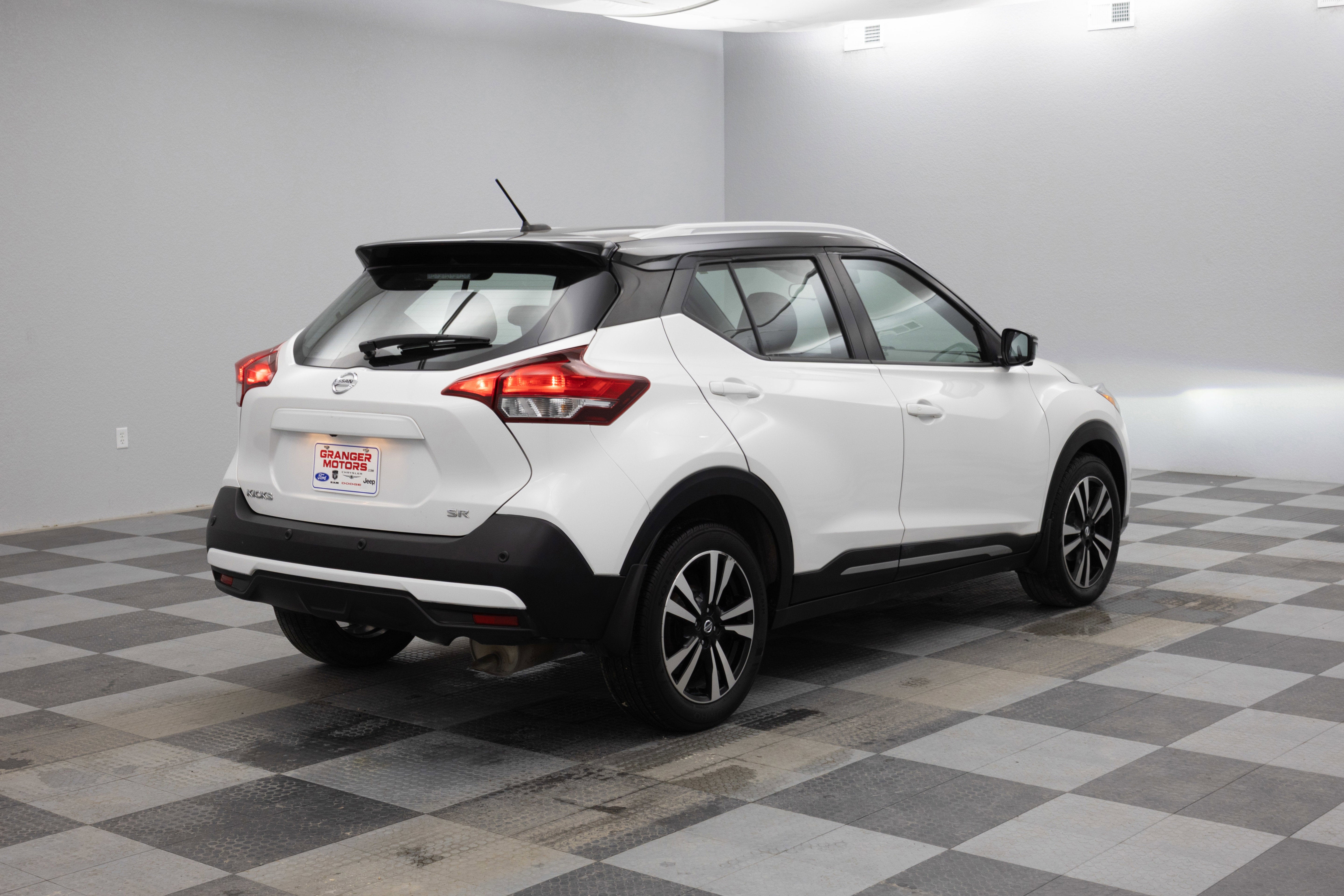 2020 Nissan Kicks SR
