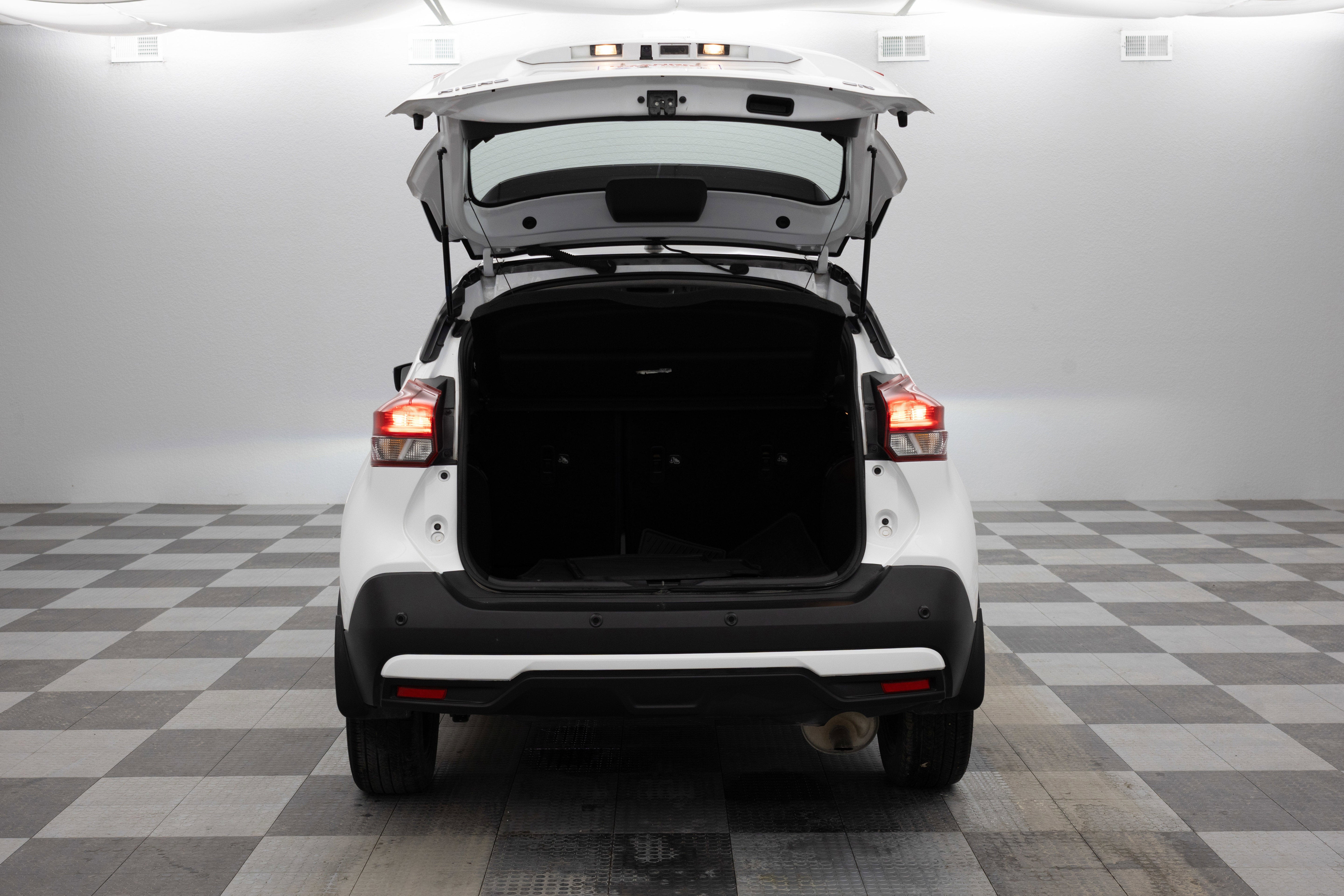 2020 Nissan Kicks SR