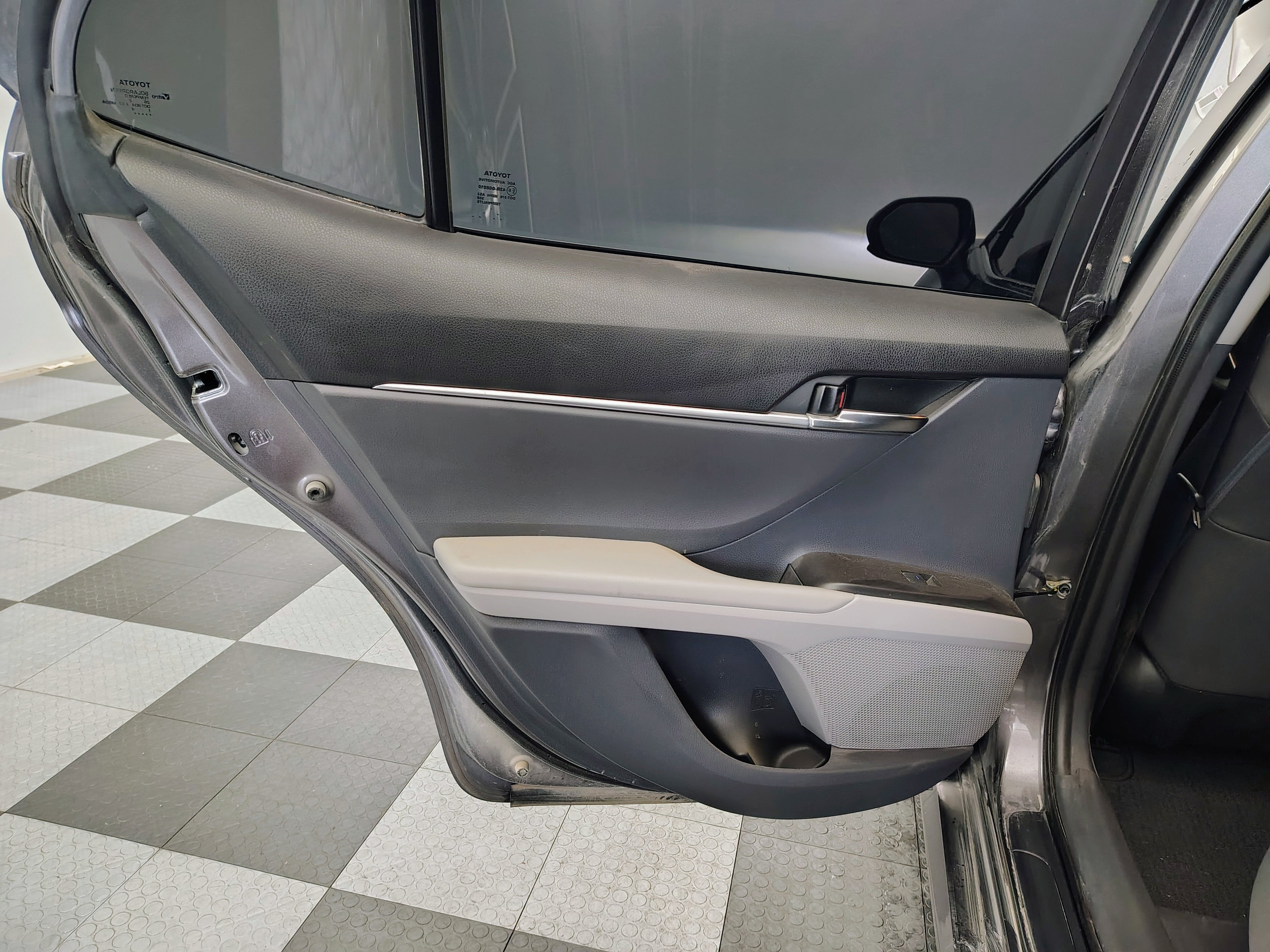 2022 Toyota Camry Hybrid LE