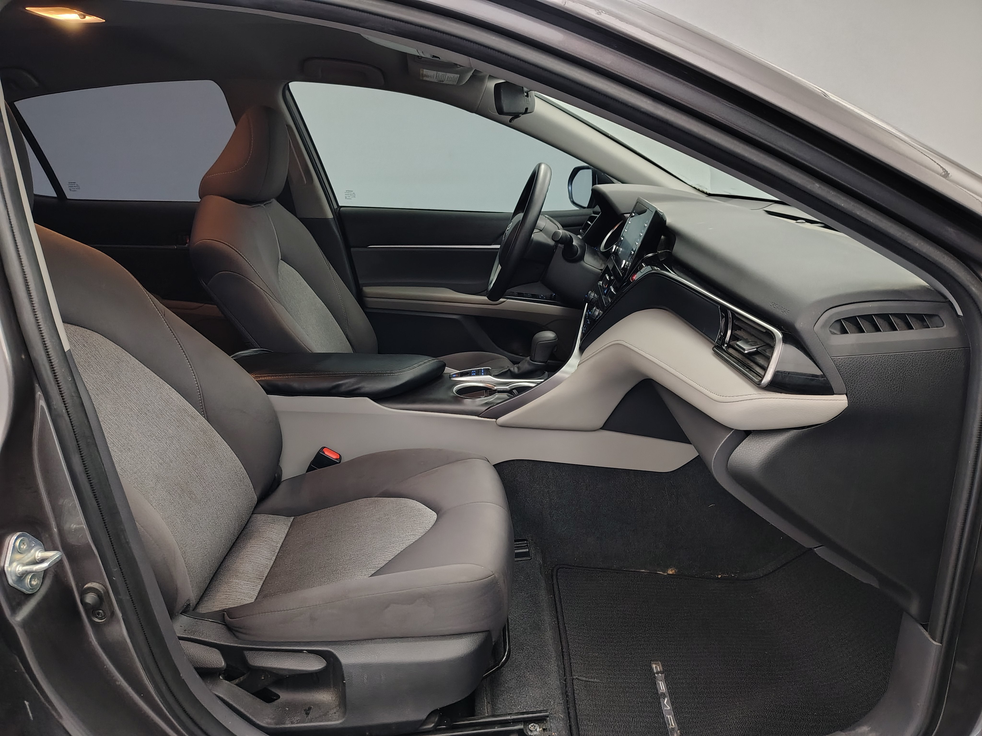 2022 Toyota Camry Hybrid LE