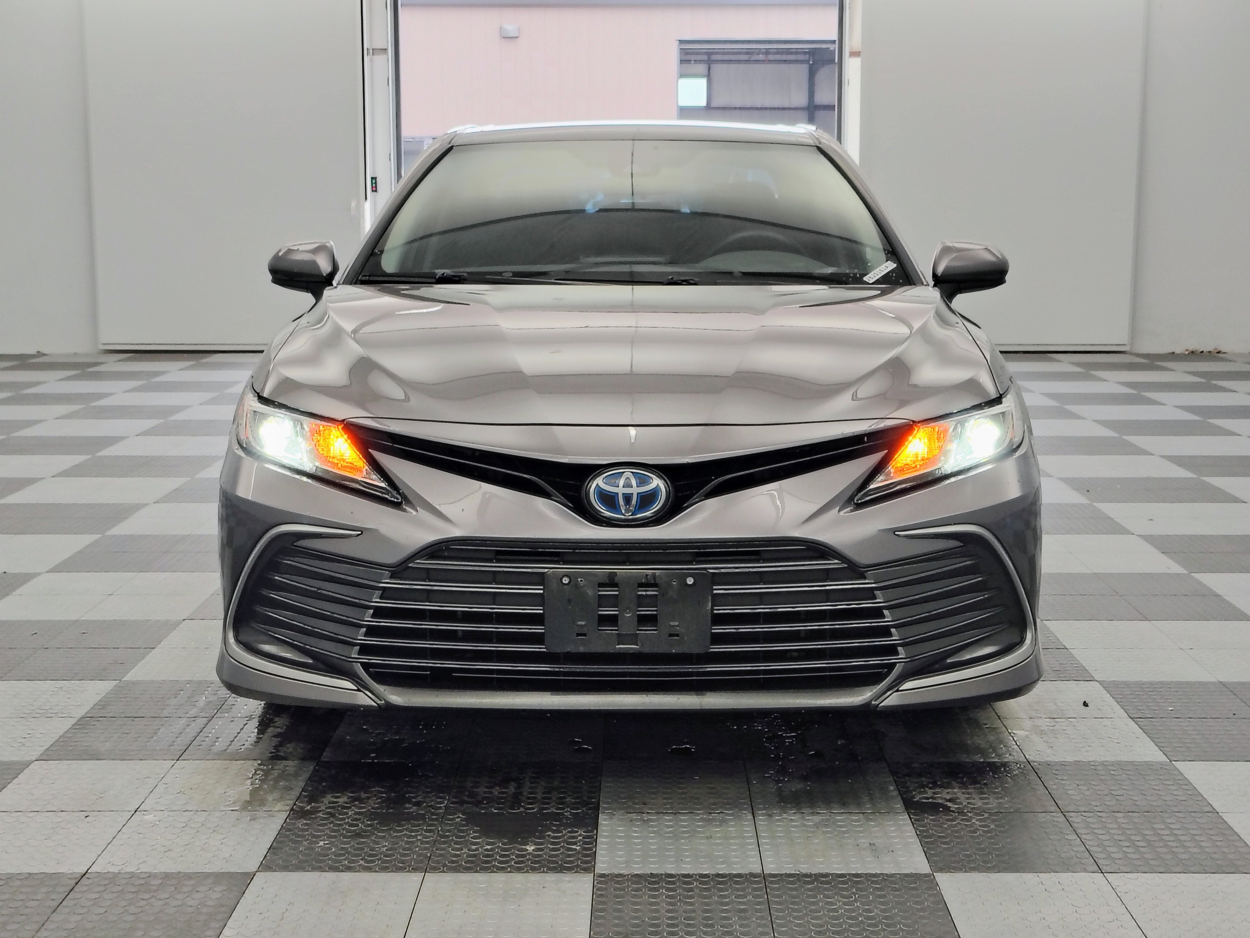 2022 Toyota Camry Hybrid LE
