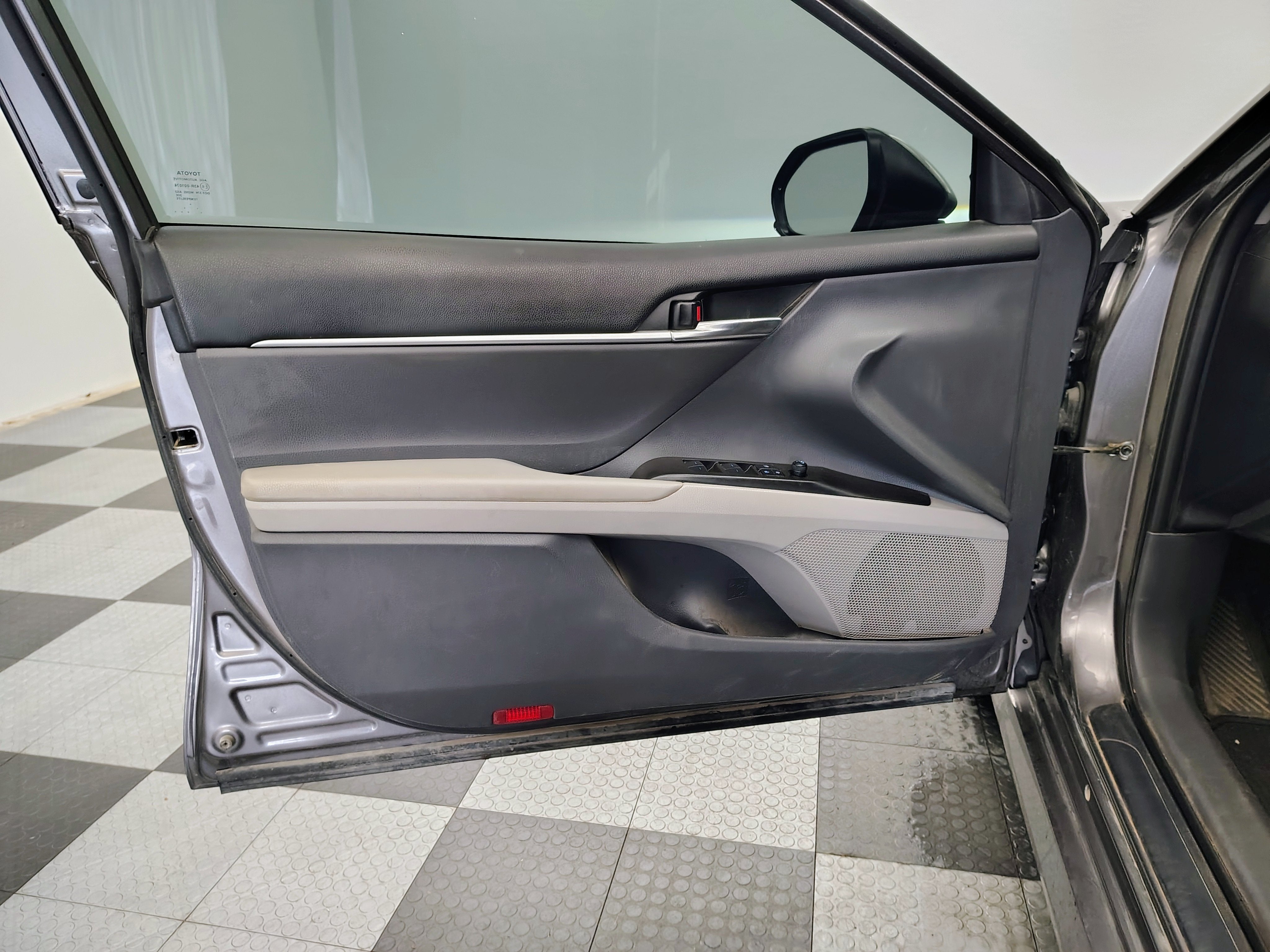 2022 Toyota Camry Hybrid LE