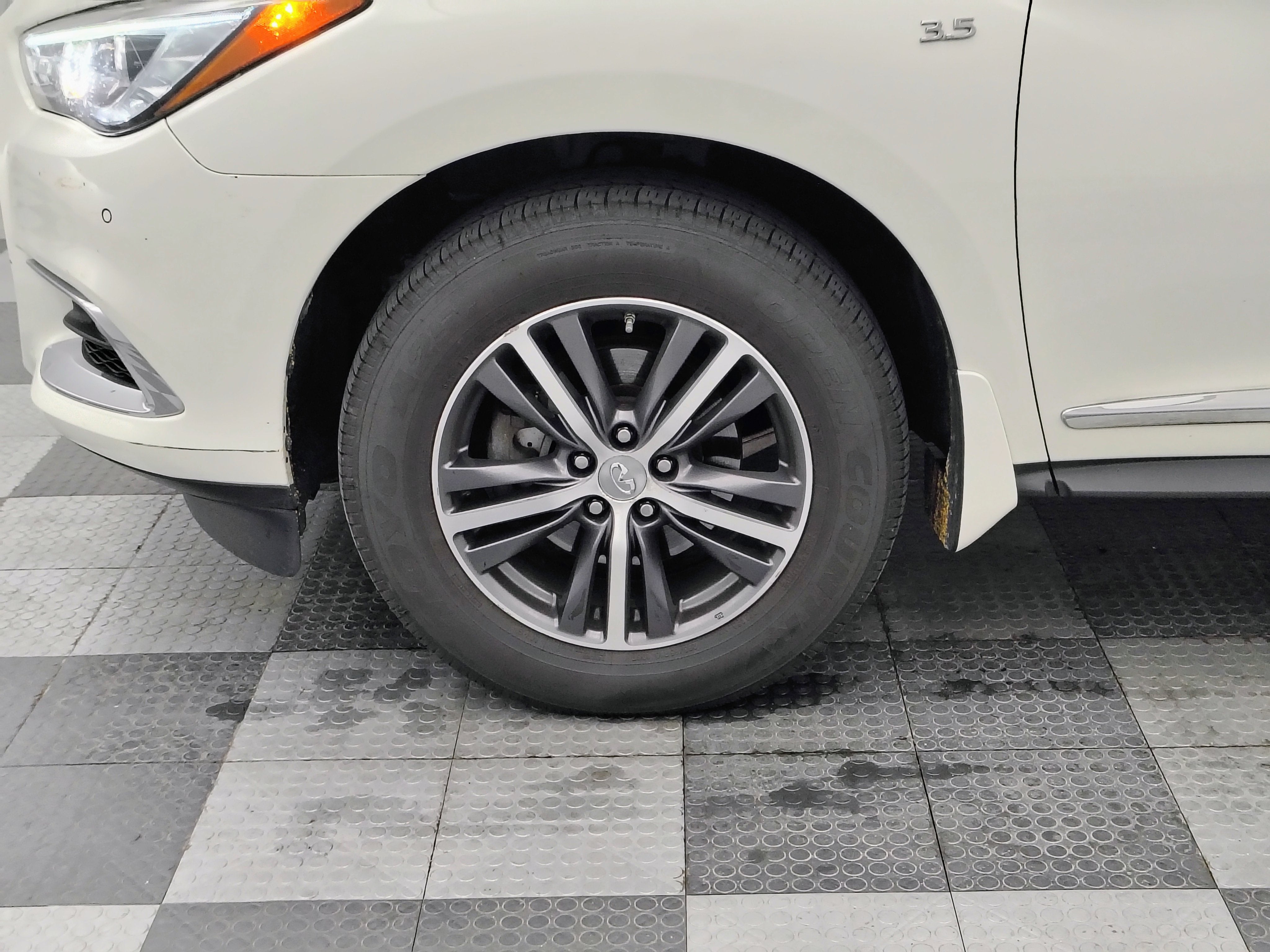 2017 INFINITI QX60 Base
