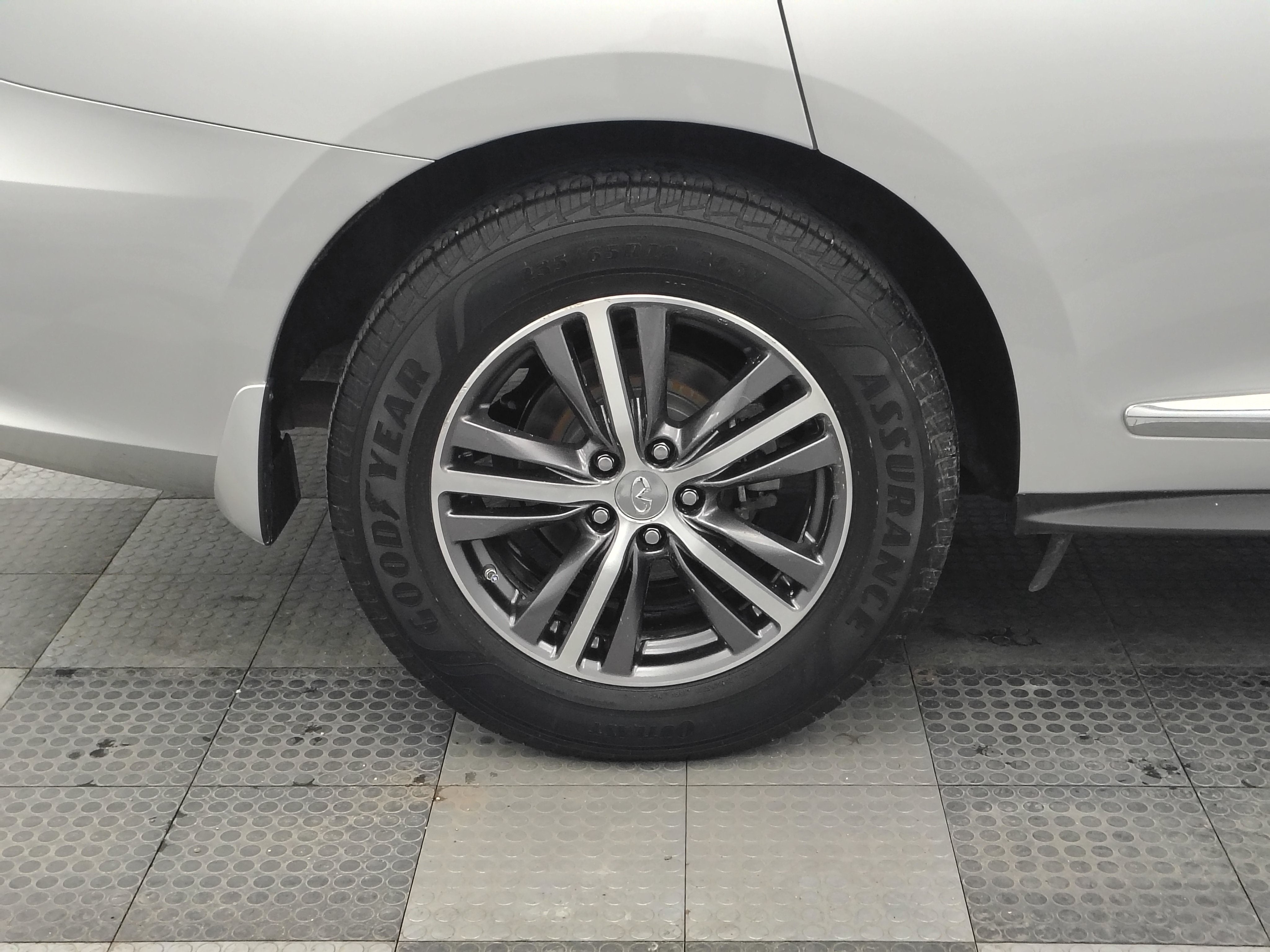 2019 INFINITI QX60 LUXE
