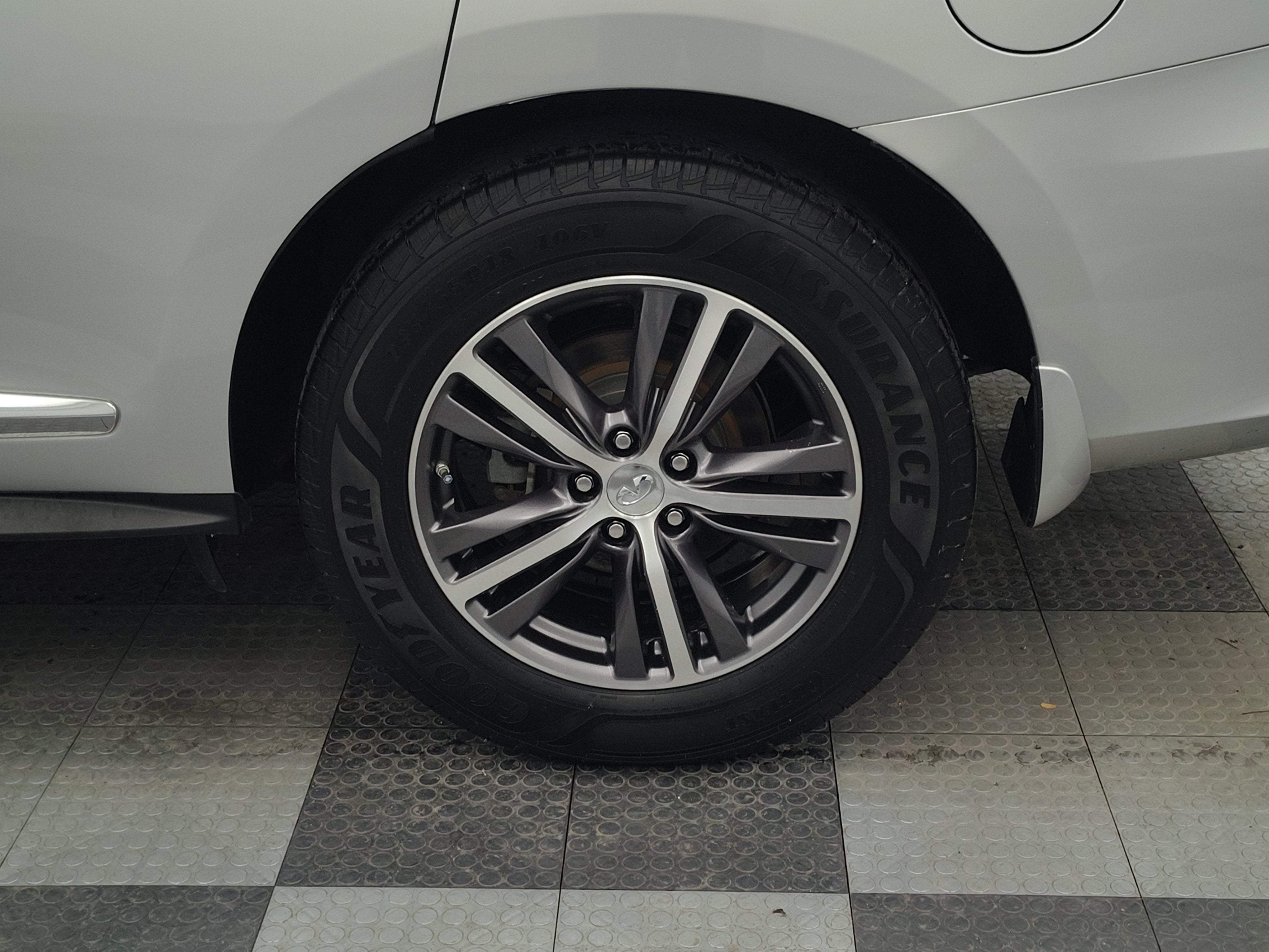 2019 INFINITI QX60 LUXE