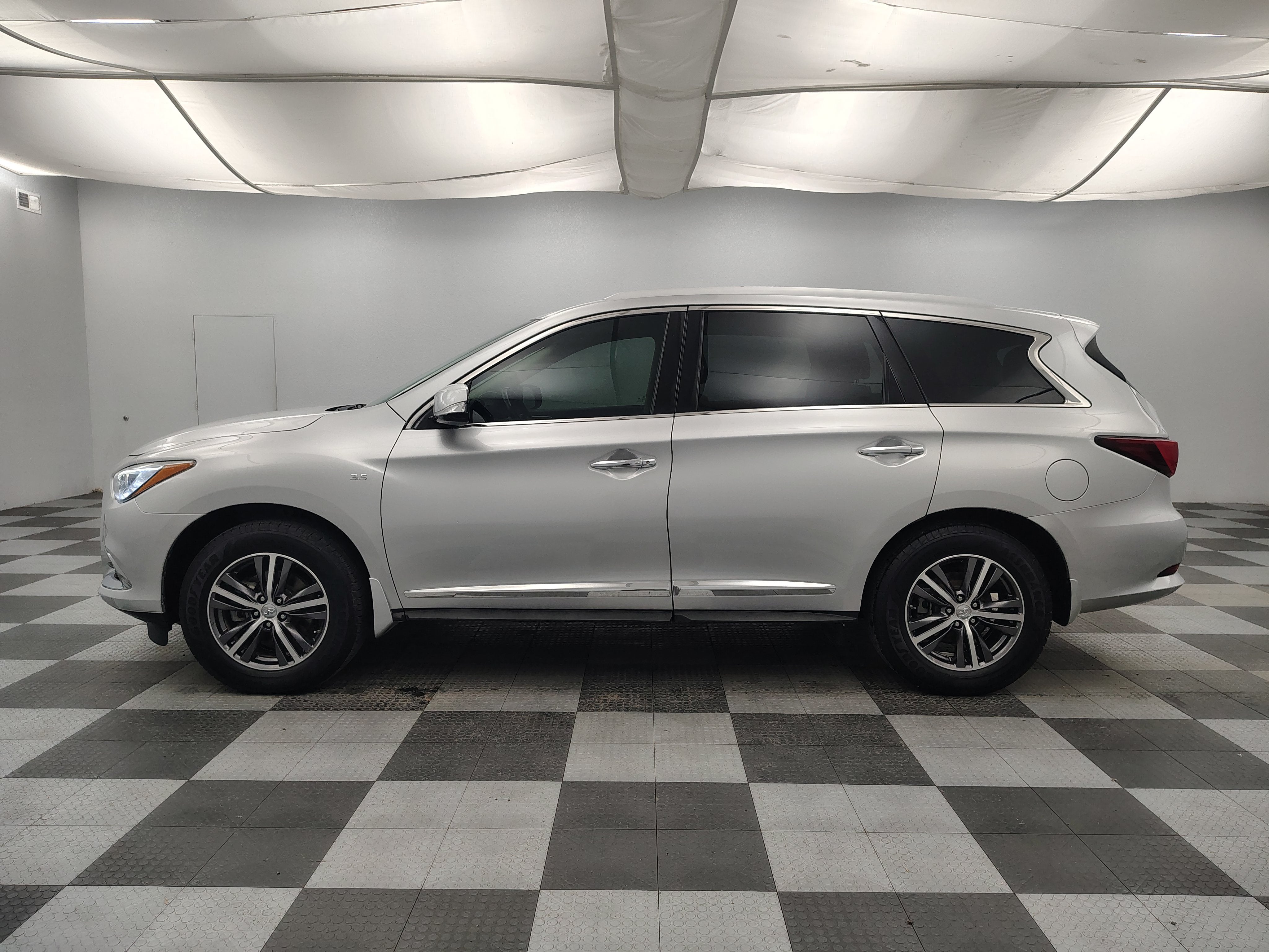 2019 INFINITI QX60 LUXE