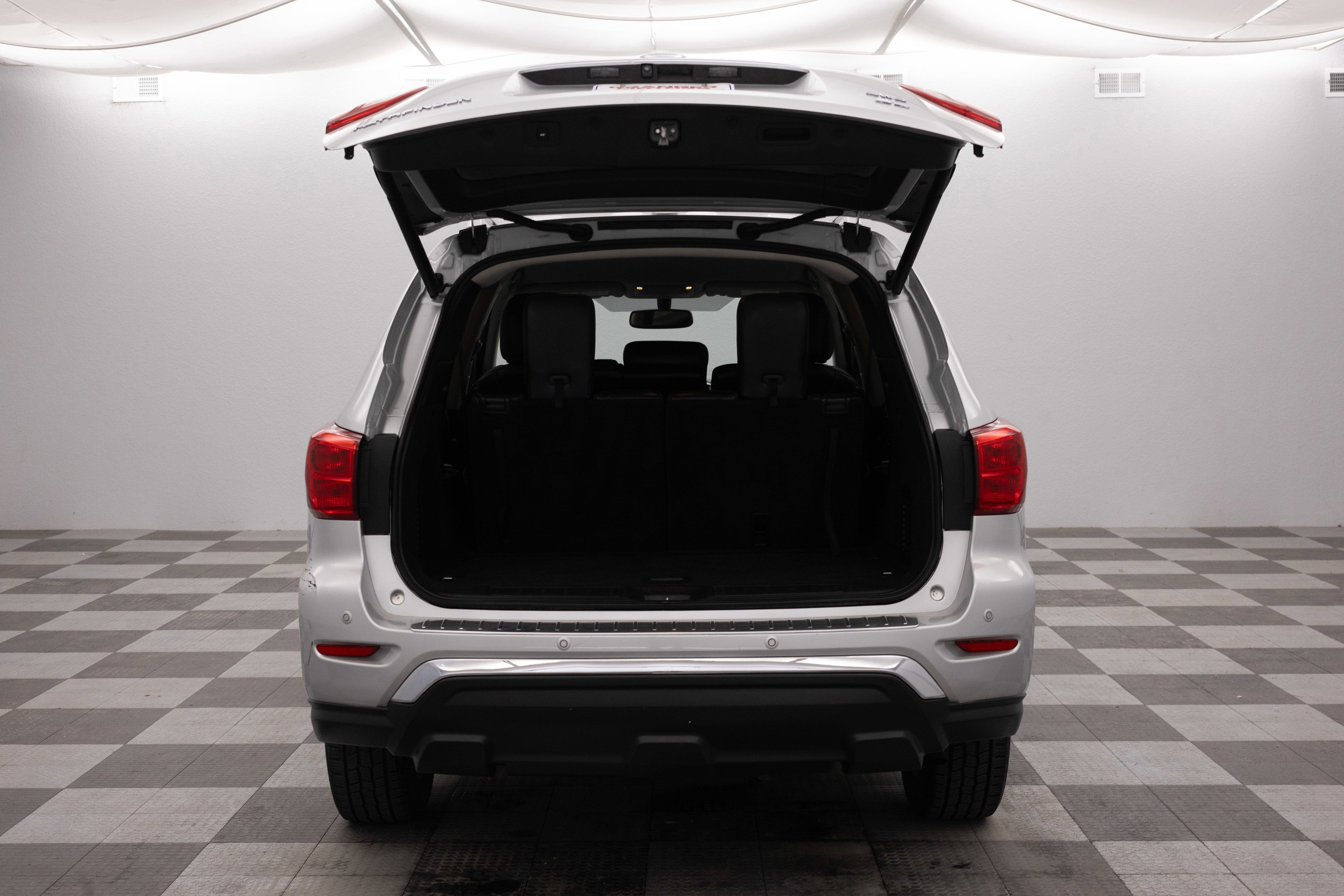 2020 Nissan Pathfinder SL