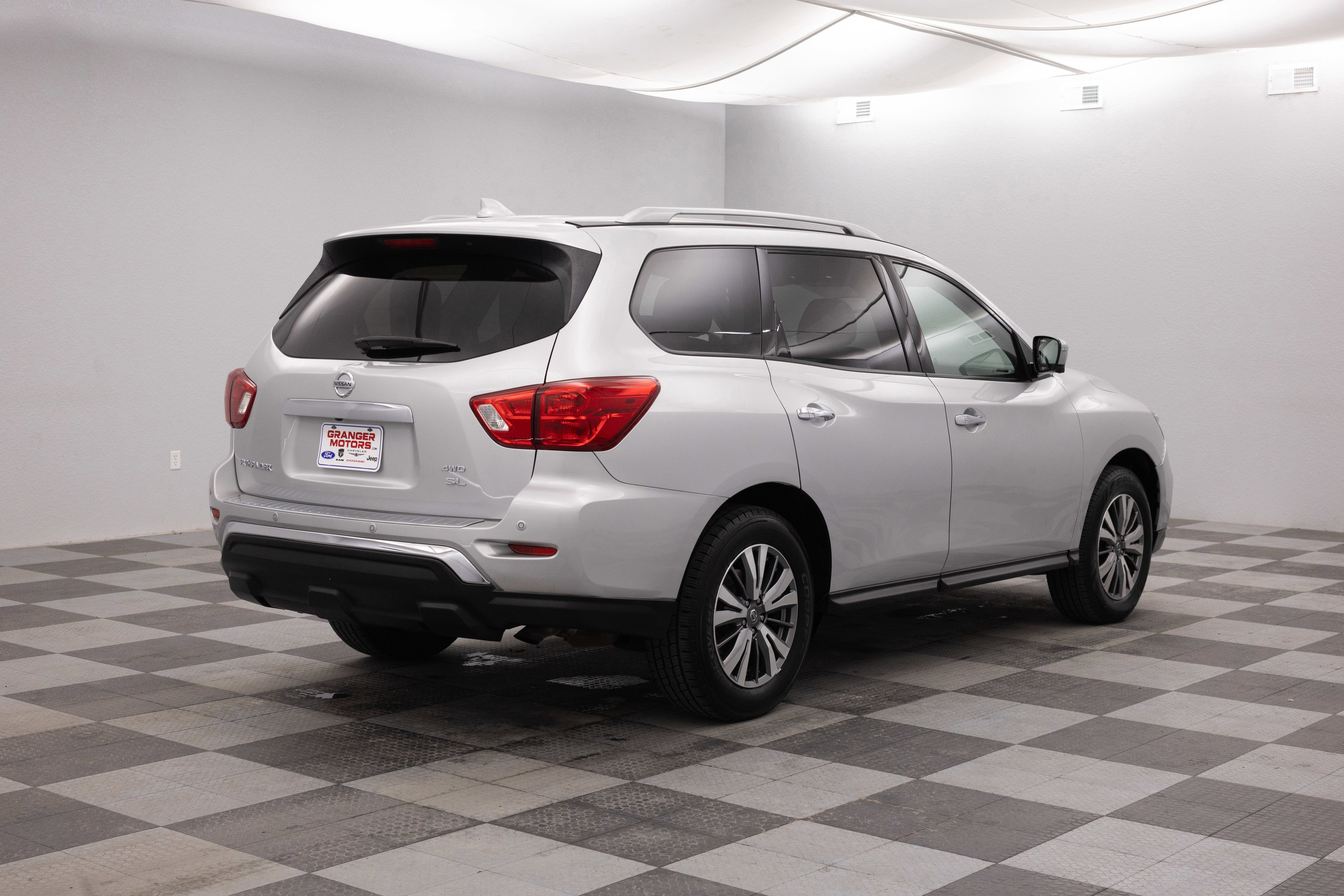 2020 Nissan Pathfinder SL