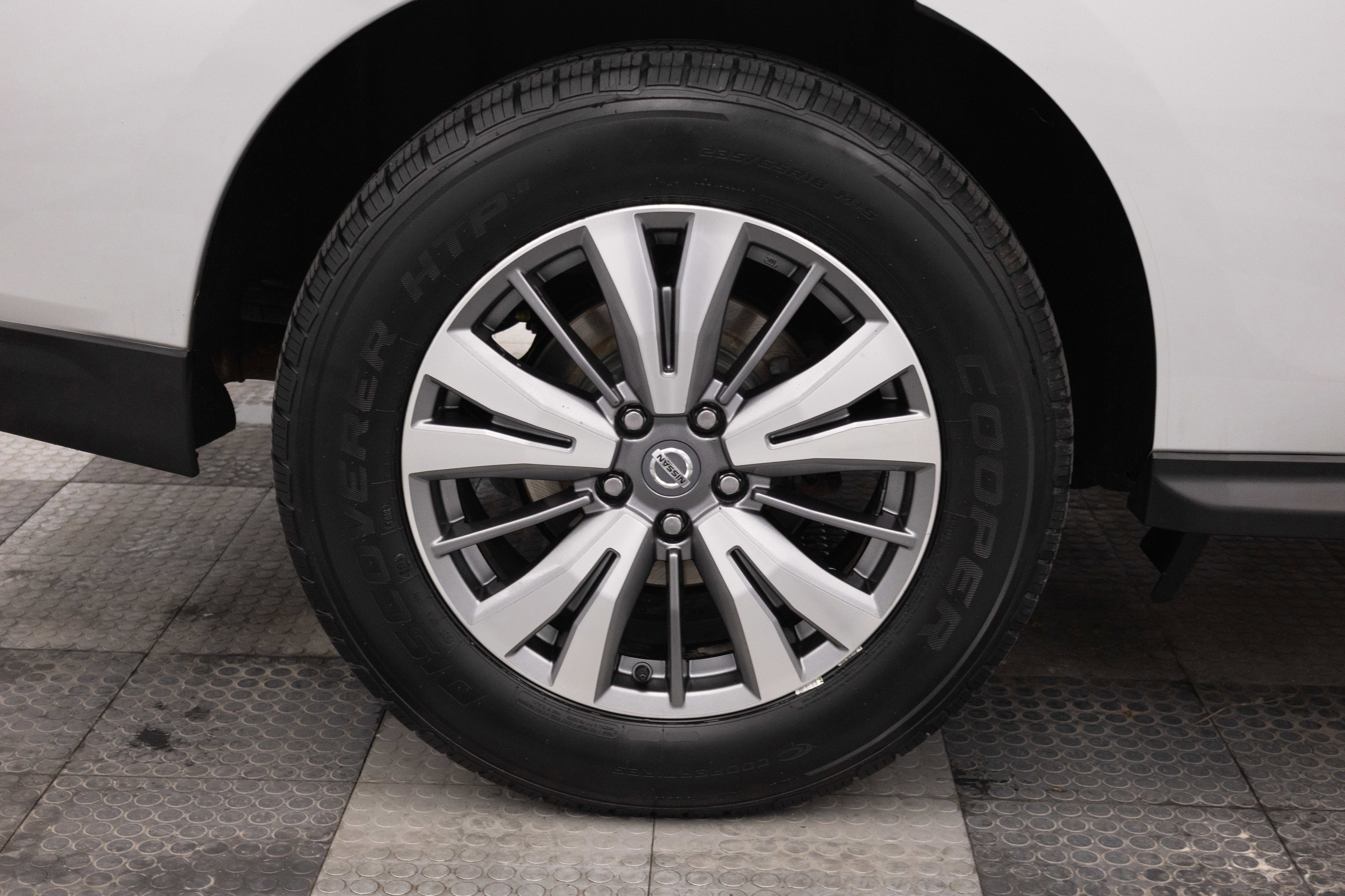 2020 Nissan Pathfinder SL