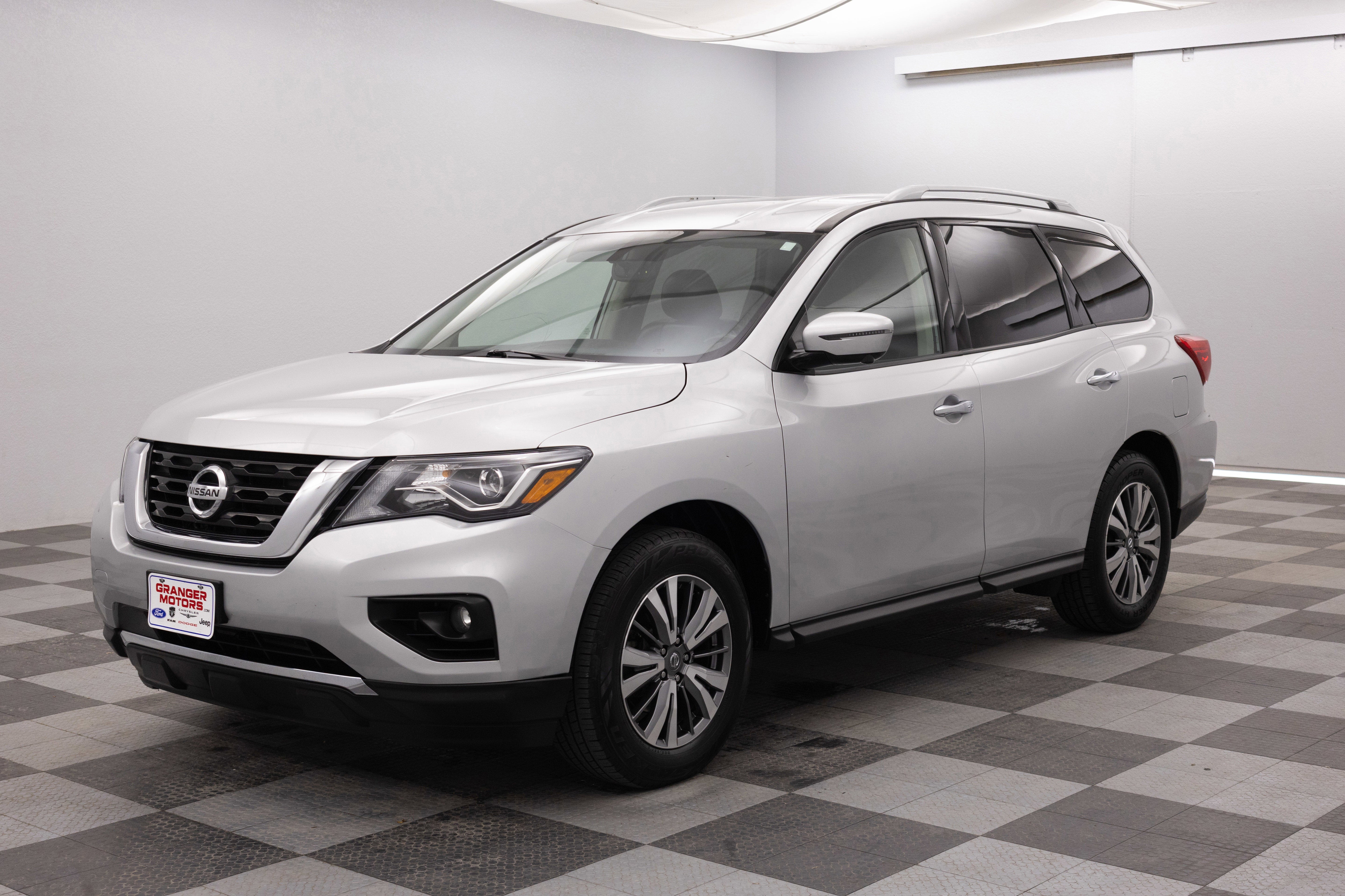 2020 Nissan Pathfinder SL
