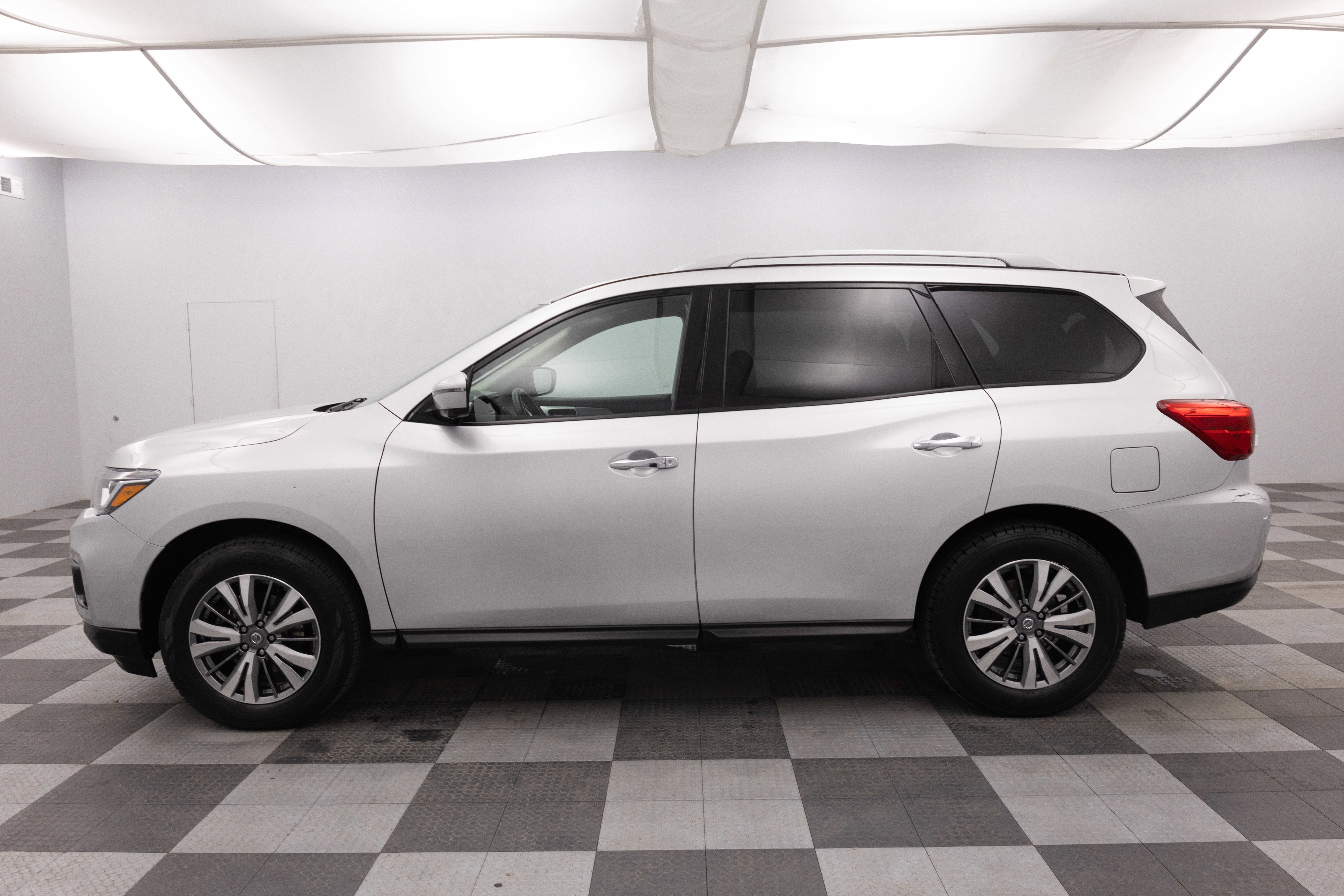 2020 Nissan Pathfinder SL