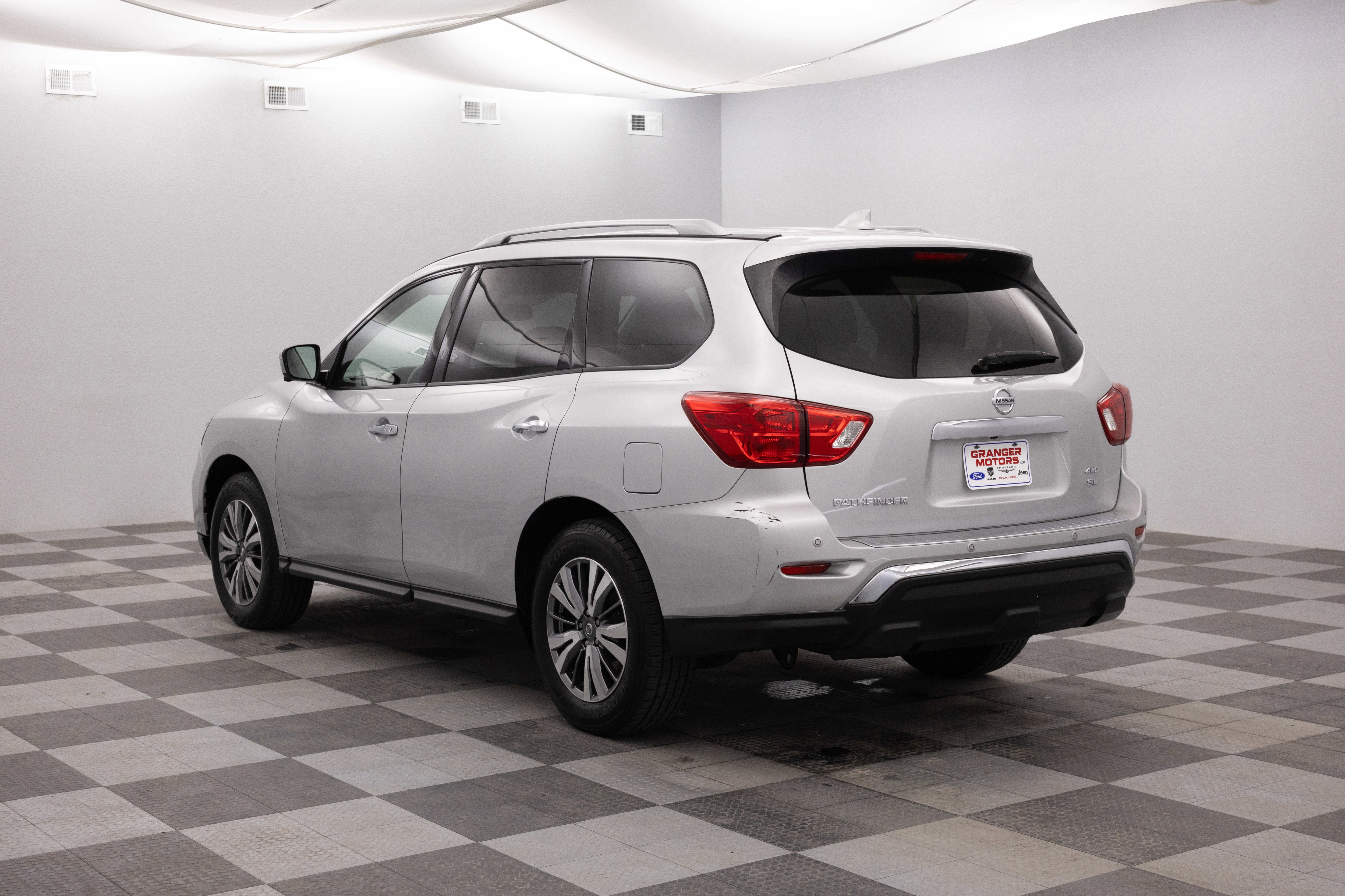 2020 Nissan Pathfinder SL