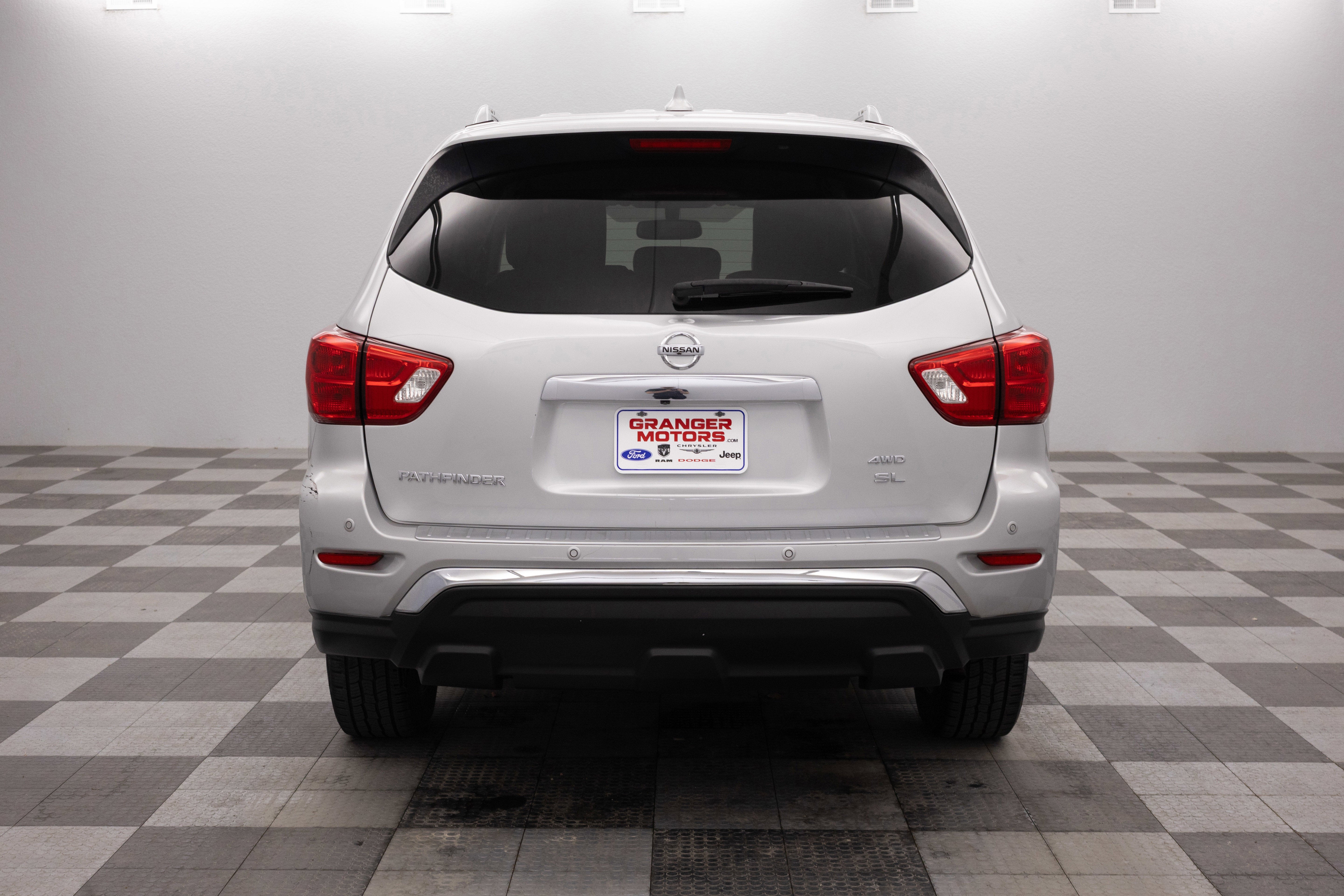 2020 Nissan Pathfinder SL