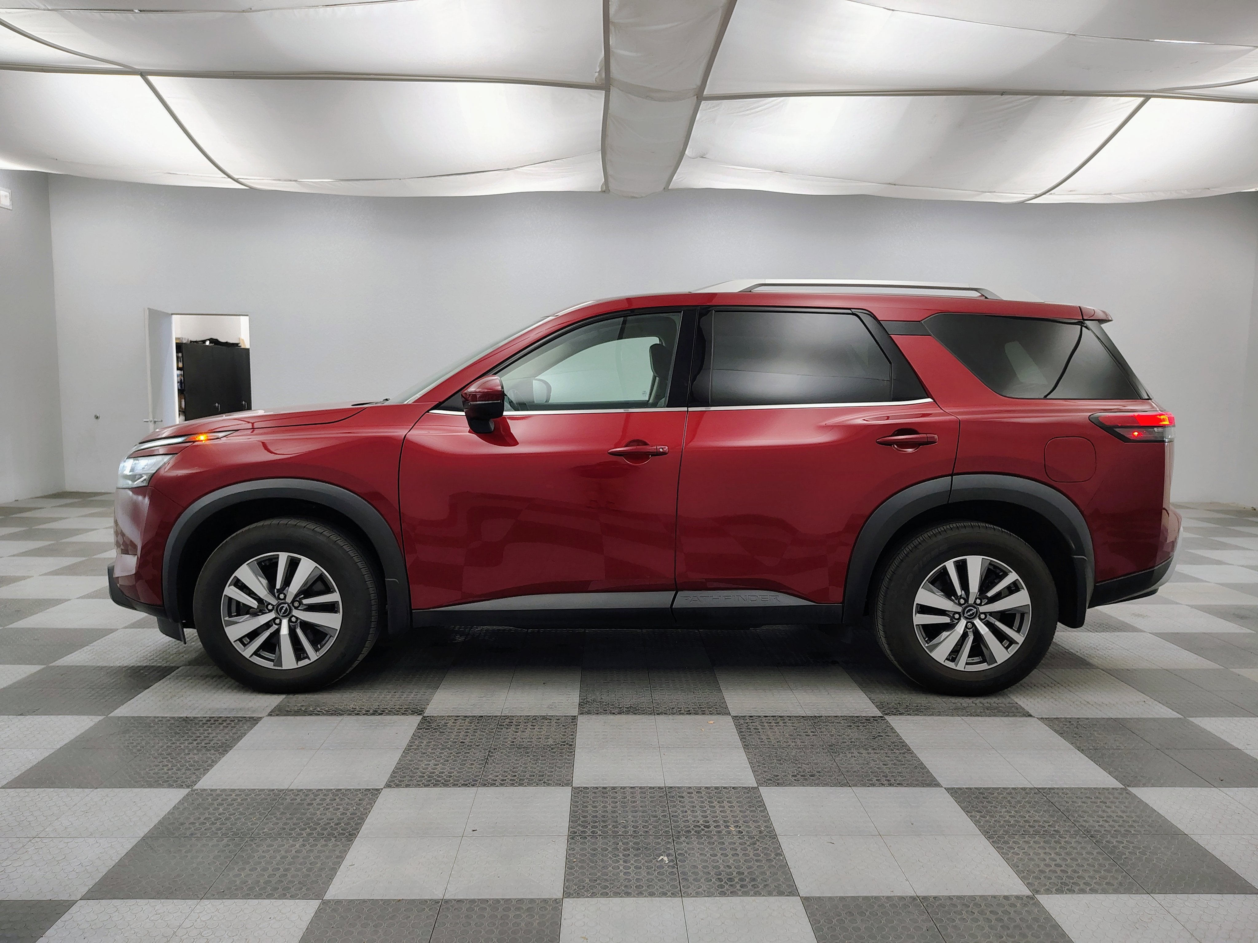 2023 Nissan Pathfinder SL 4WD