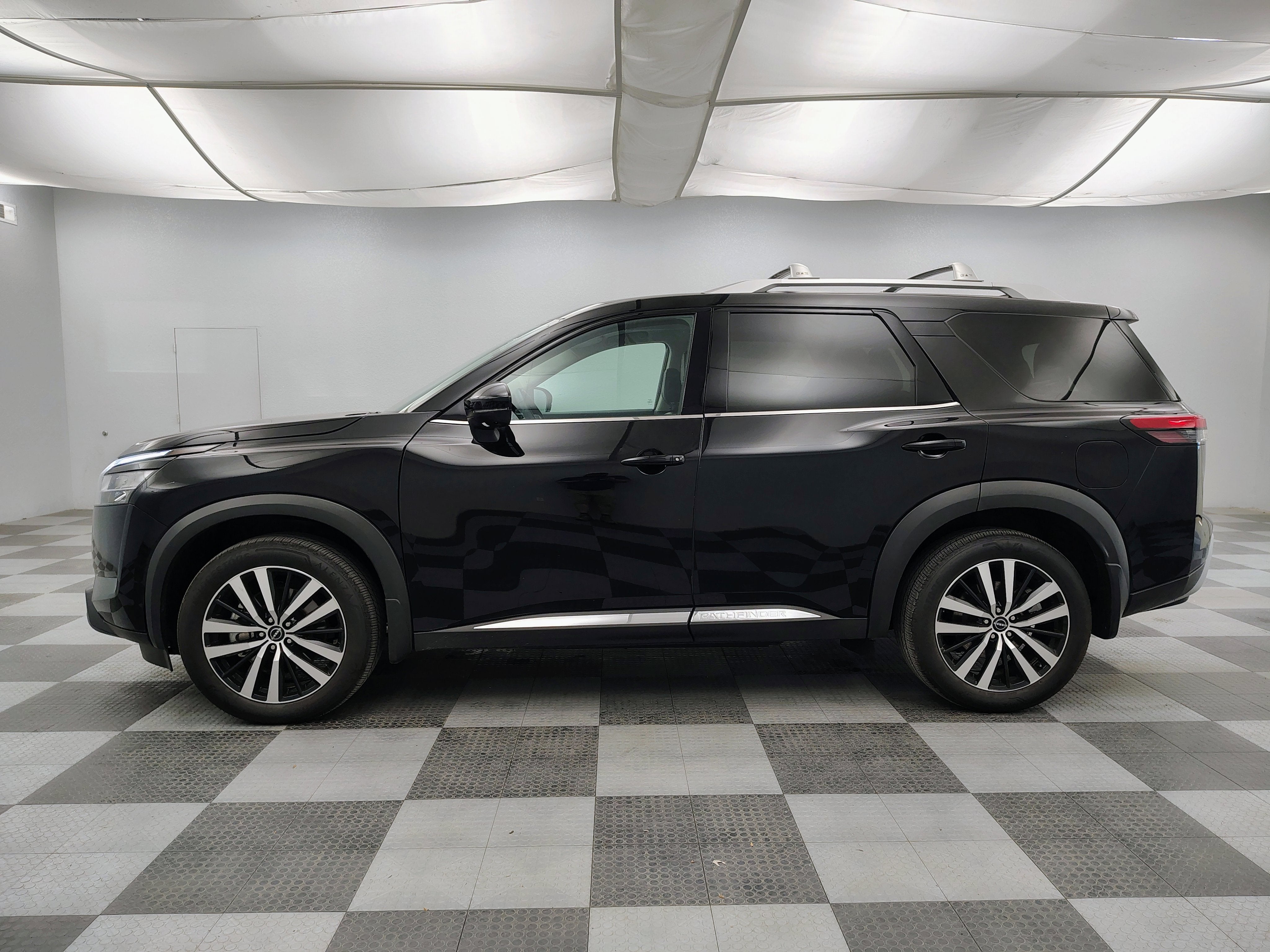 2024 Nissan Pathfinder Platinum 4WD
