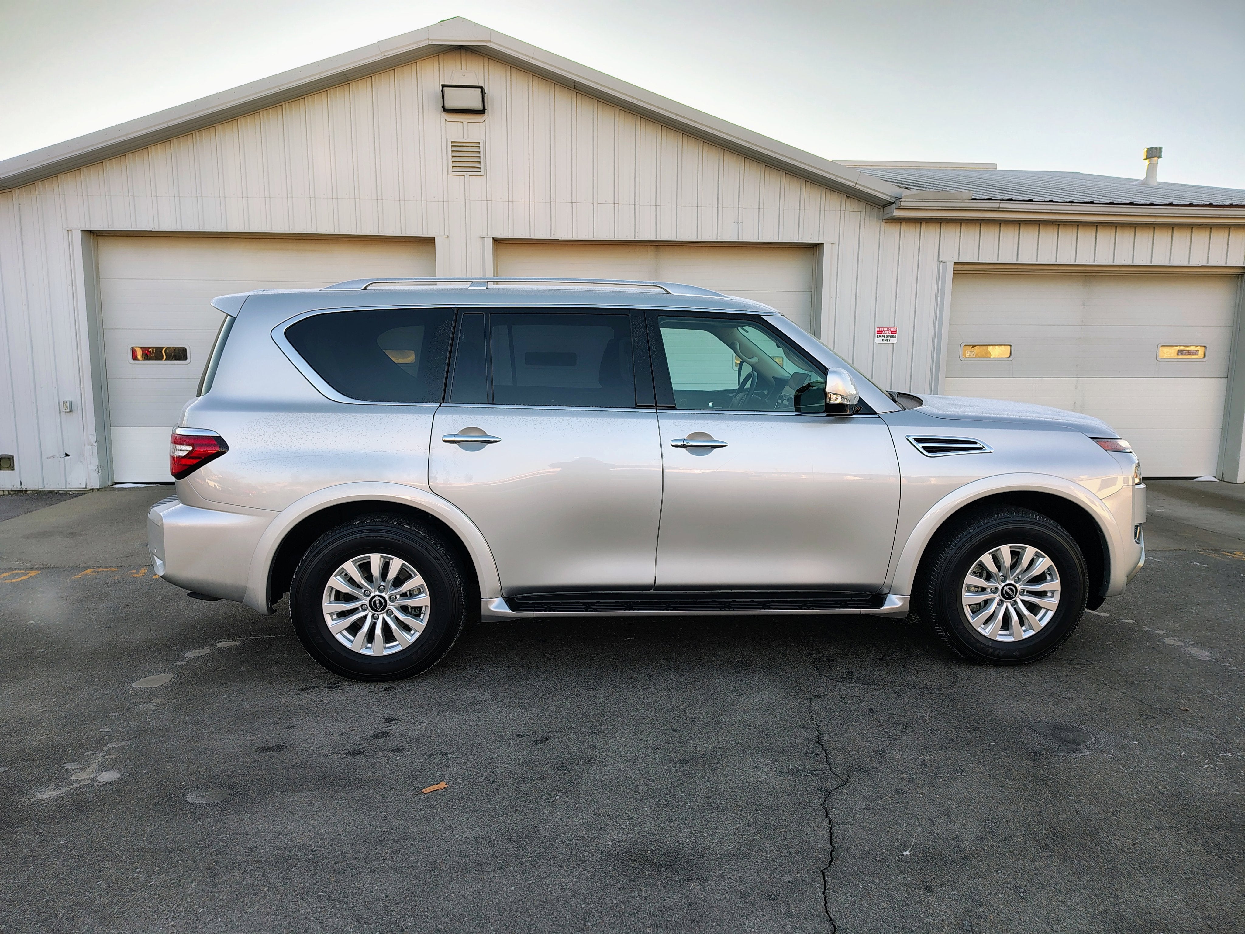 2024 Nissan Armada SV