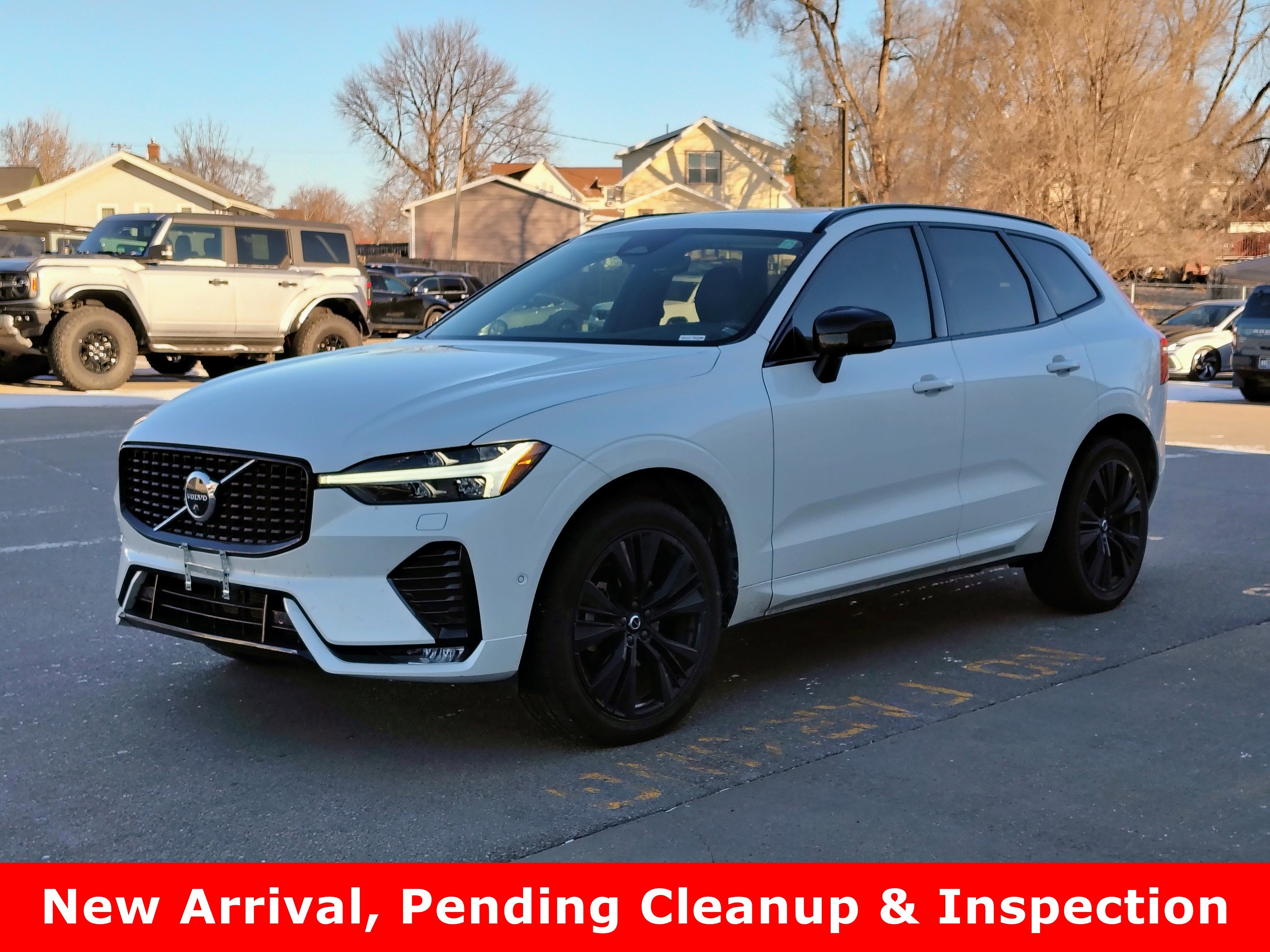 2023 Volvo XC60 Plus Dark Theme