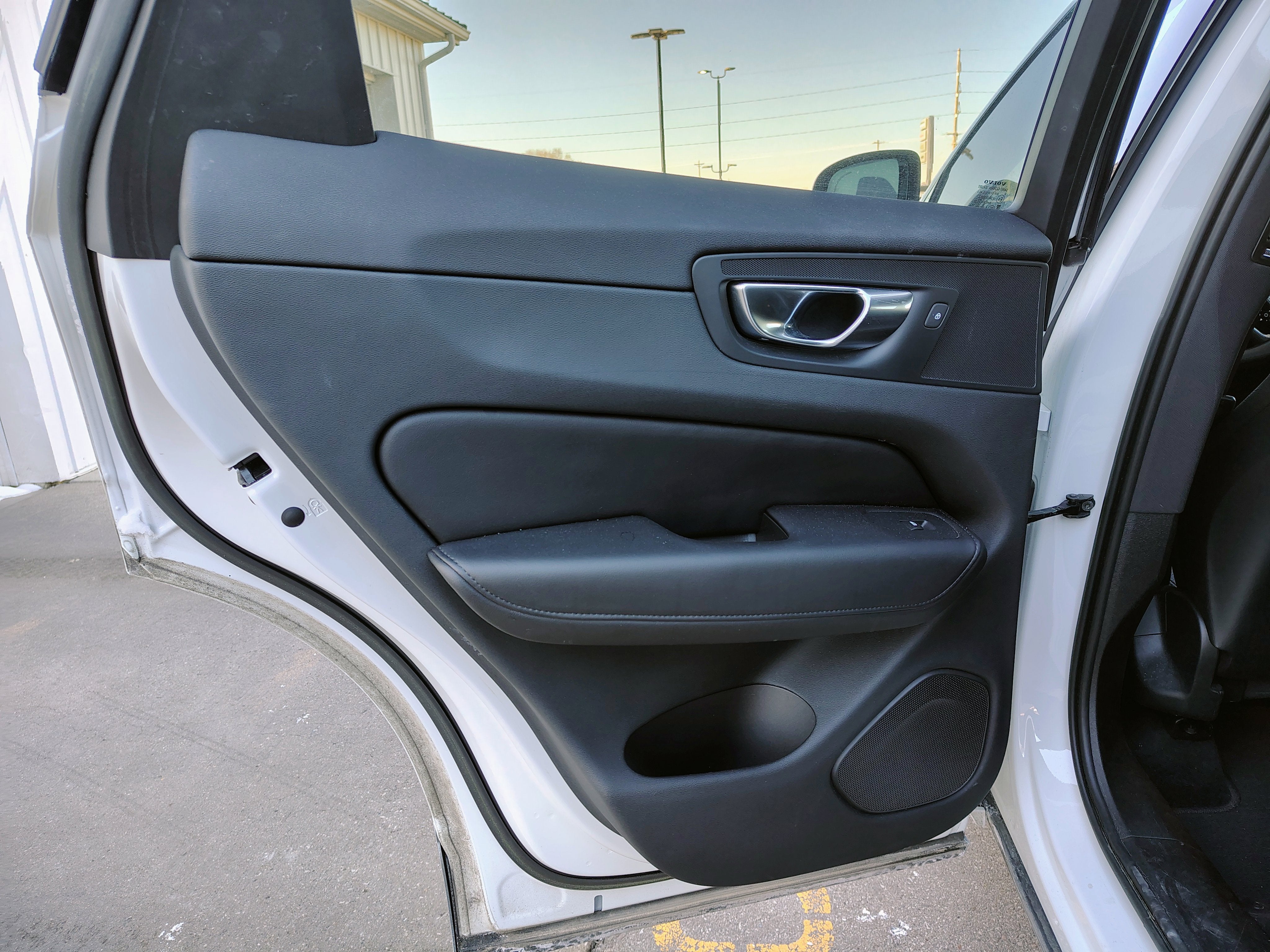 2023 Volvo XC60 Plus Dark Theme