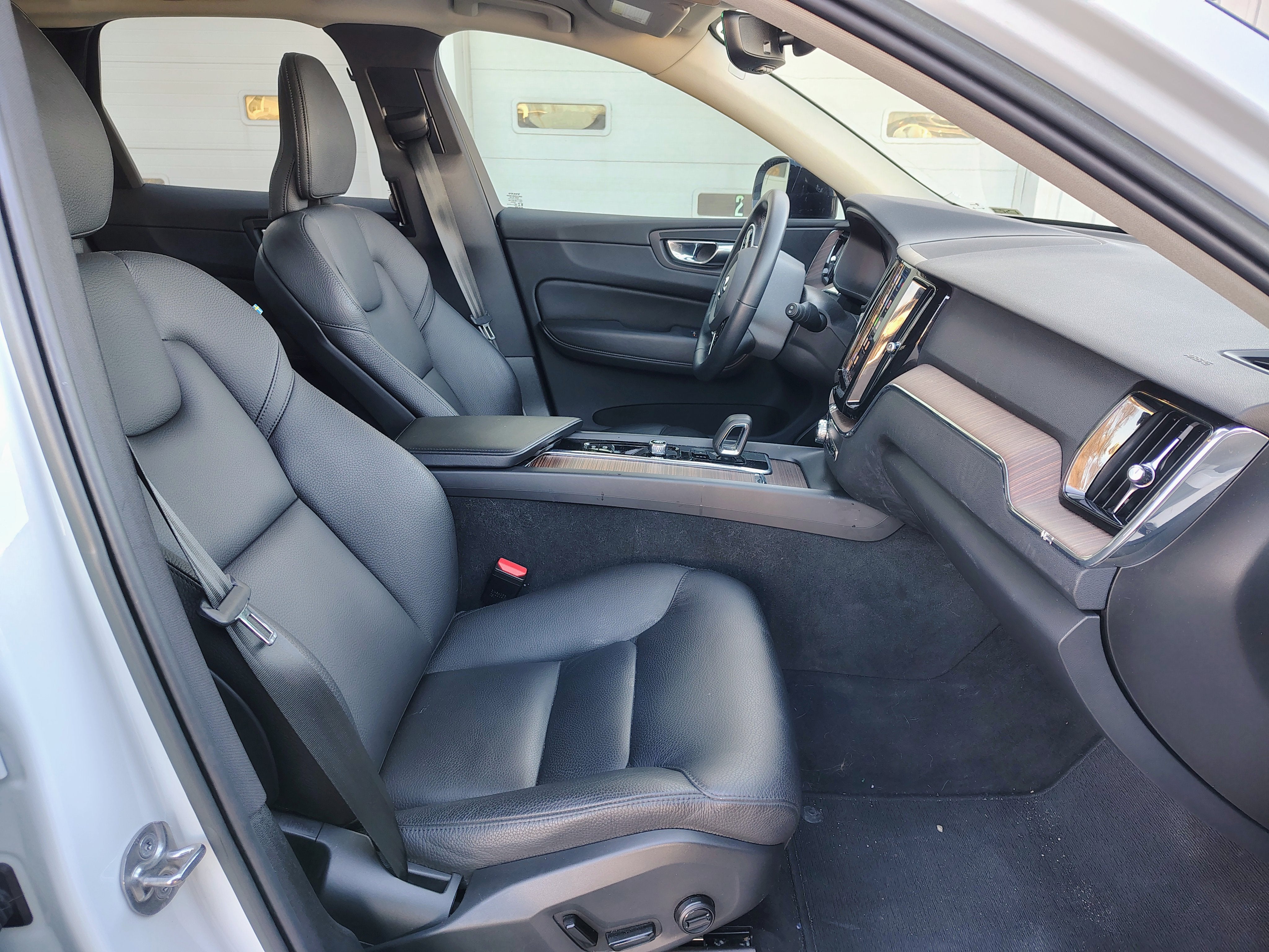 2023 Volvo XC60 Plus Dark Theme