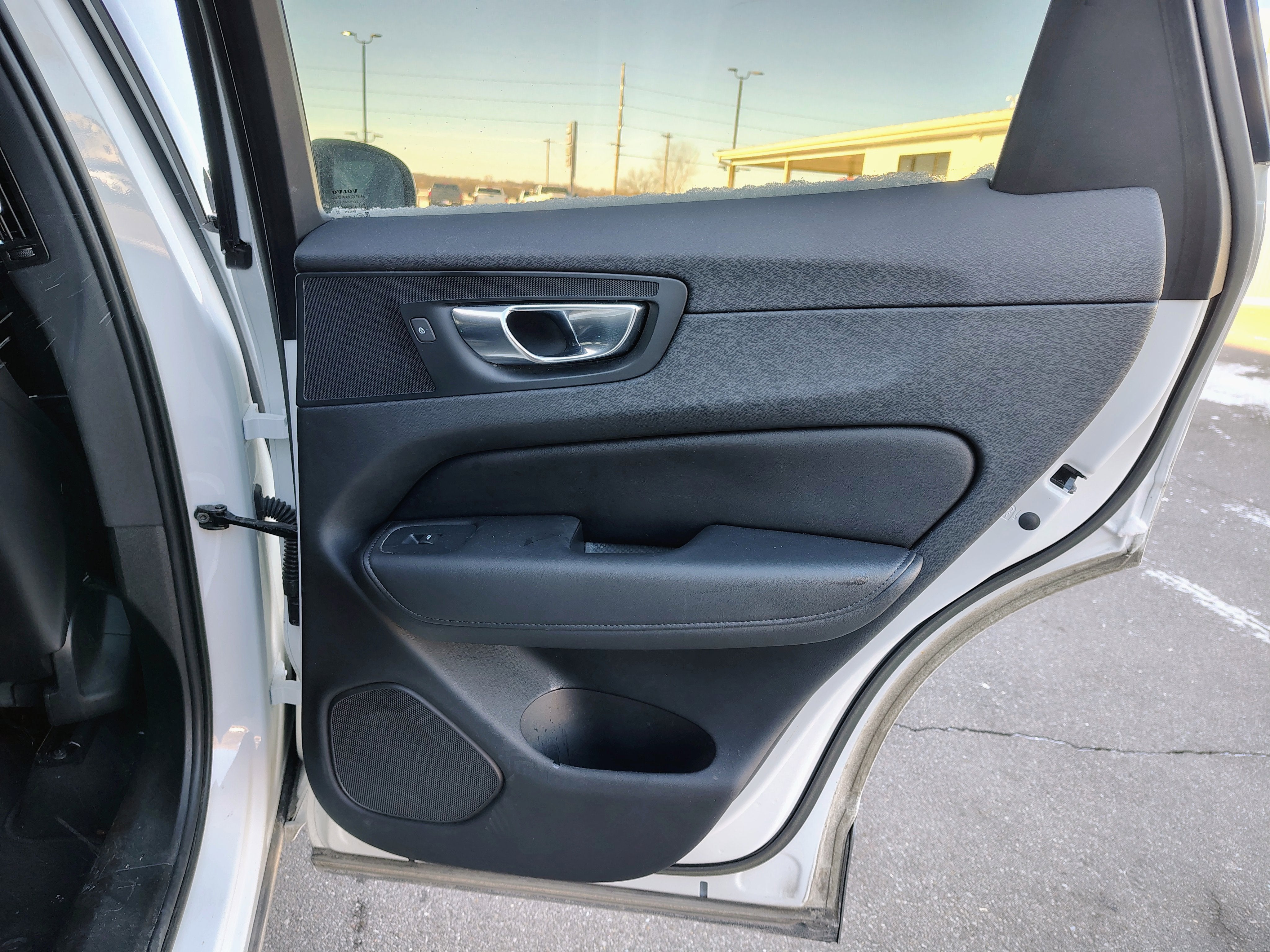 2023 Volvo XC60 Plus Dark Theme