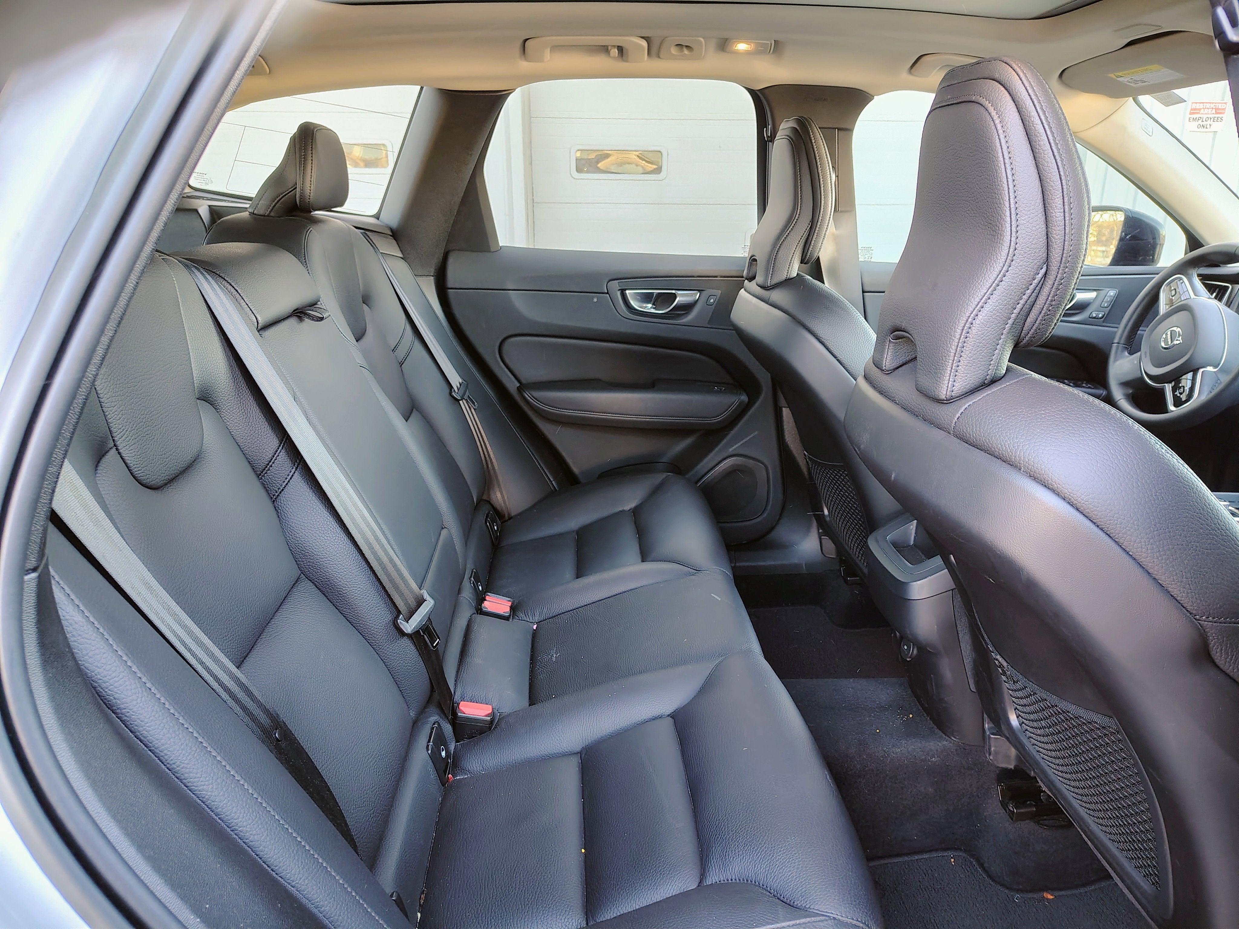 2023 Volvo XC60 Plus Dark Theme