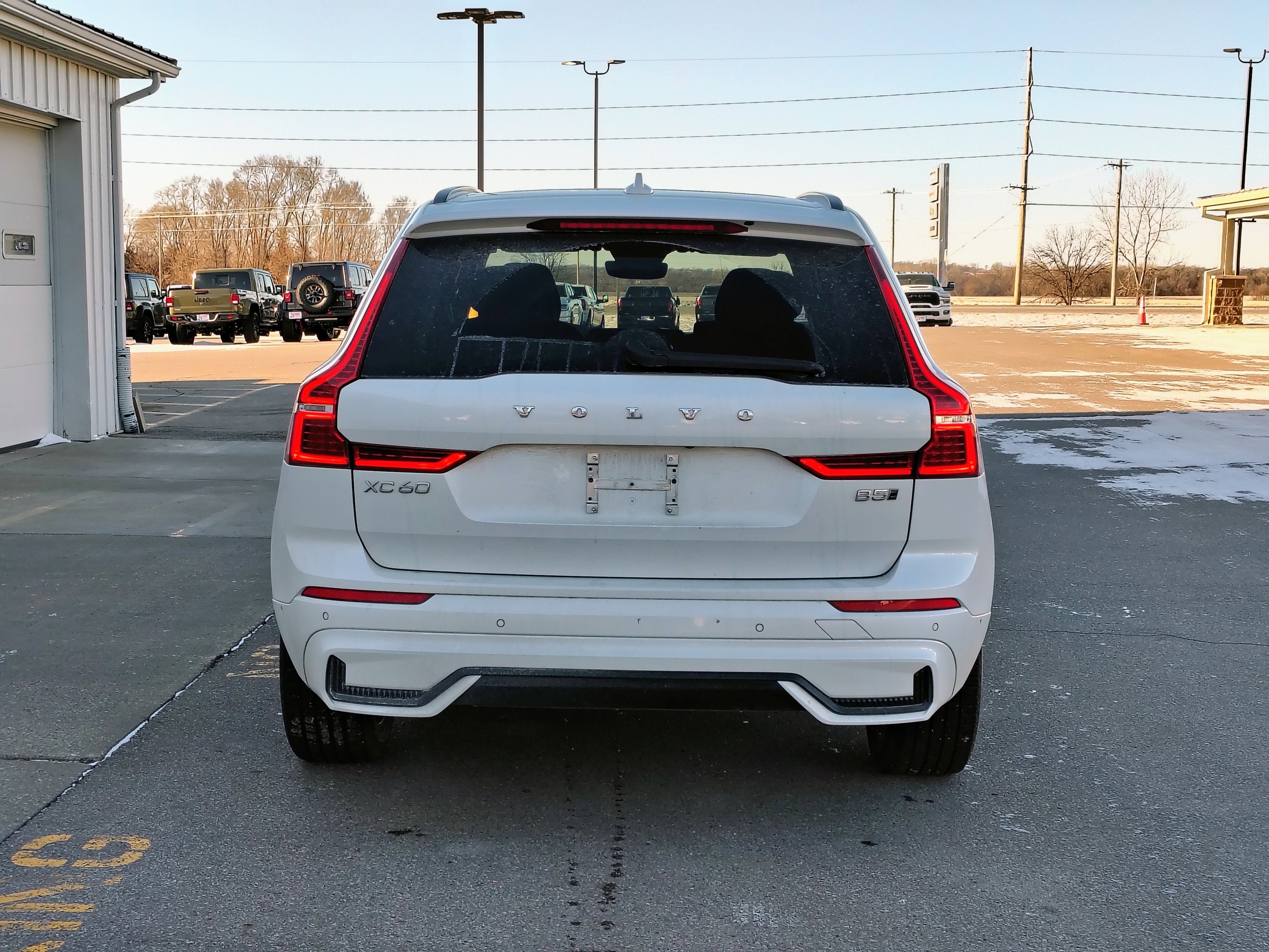 2023 Volvo XC60 Plus Dark Theme