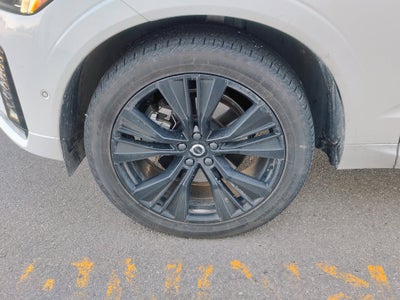 2023 Volvo XC60 Plus Dark Theme